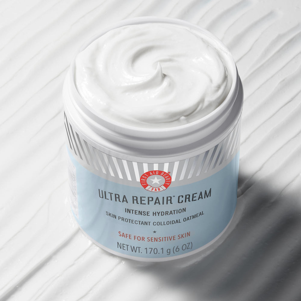 Soin quotidien polyvalent First Aid Beauty Ultra Repair Cream pour visage et corps.