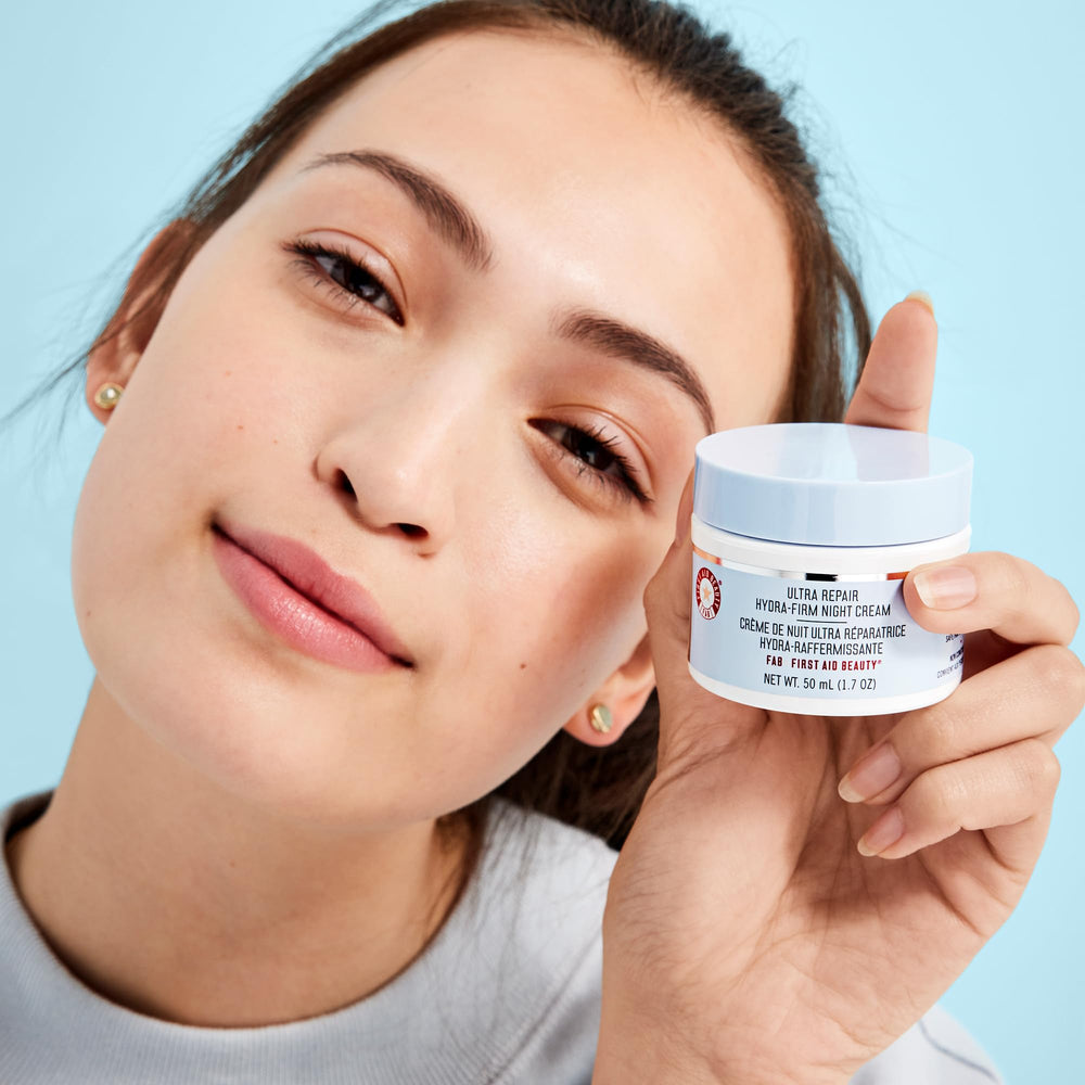 Avoine colloïdale dans First Aid Beauty Ultra Repair Hydra-Firm Night Cream pour hydratation