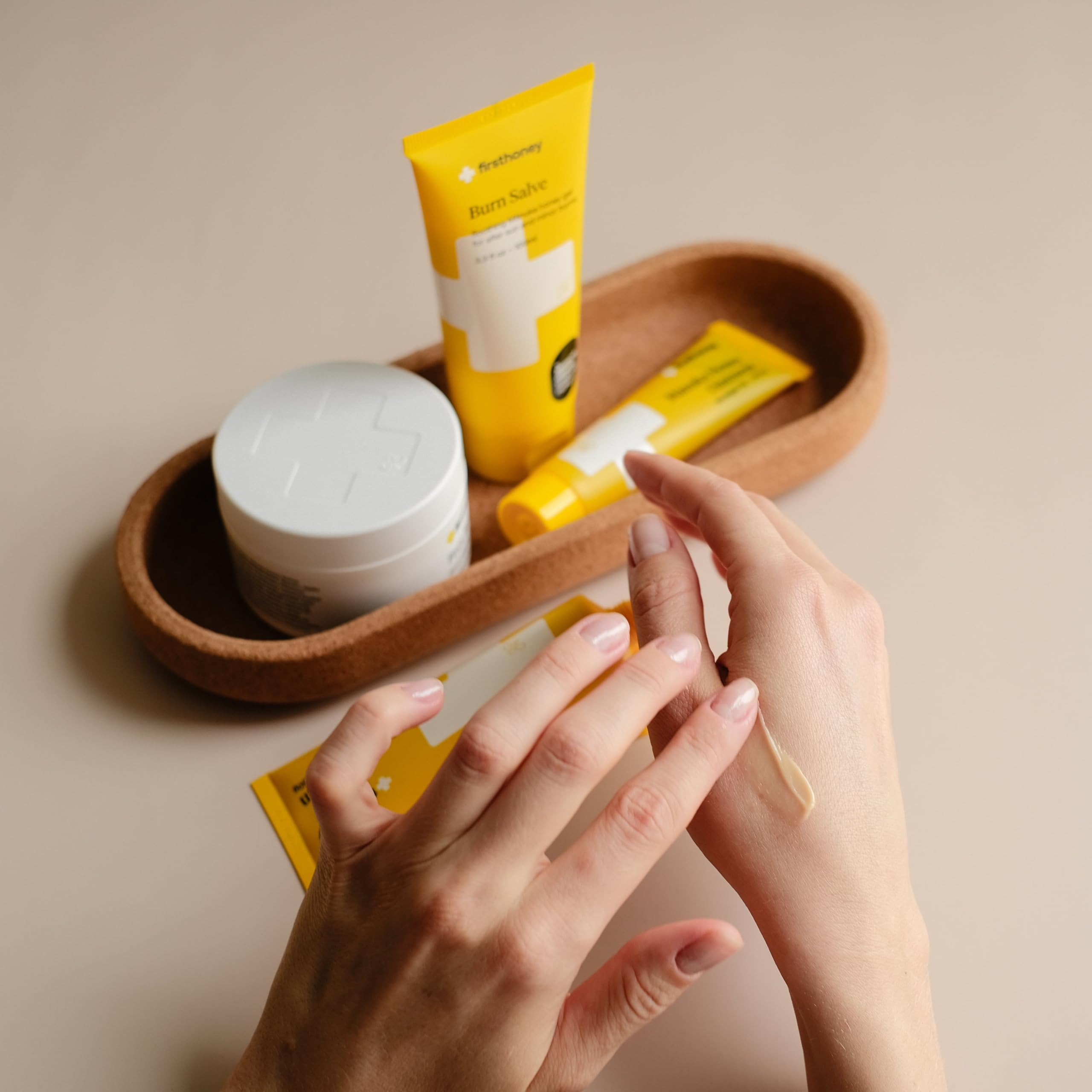 FIRST HONEY Crème réparatrice pieds — avant/après doux et visible