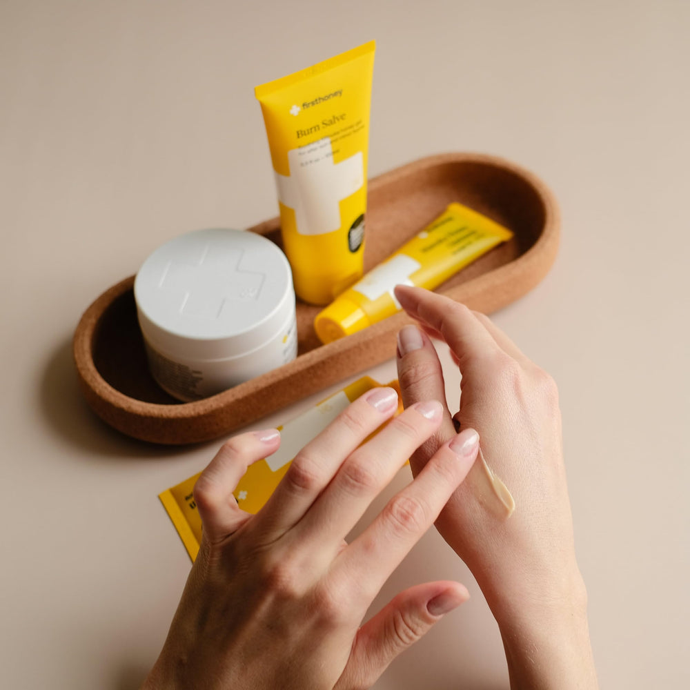 FIRST HONEY Crème réparatrice pieds — avant/après doux et visible