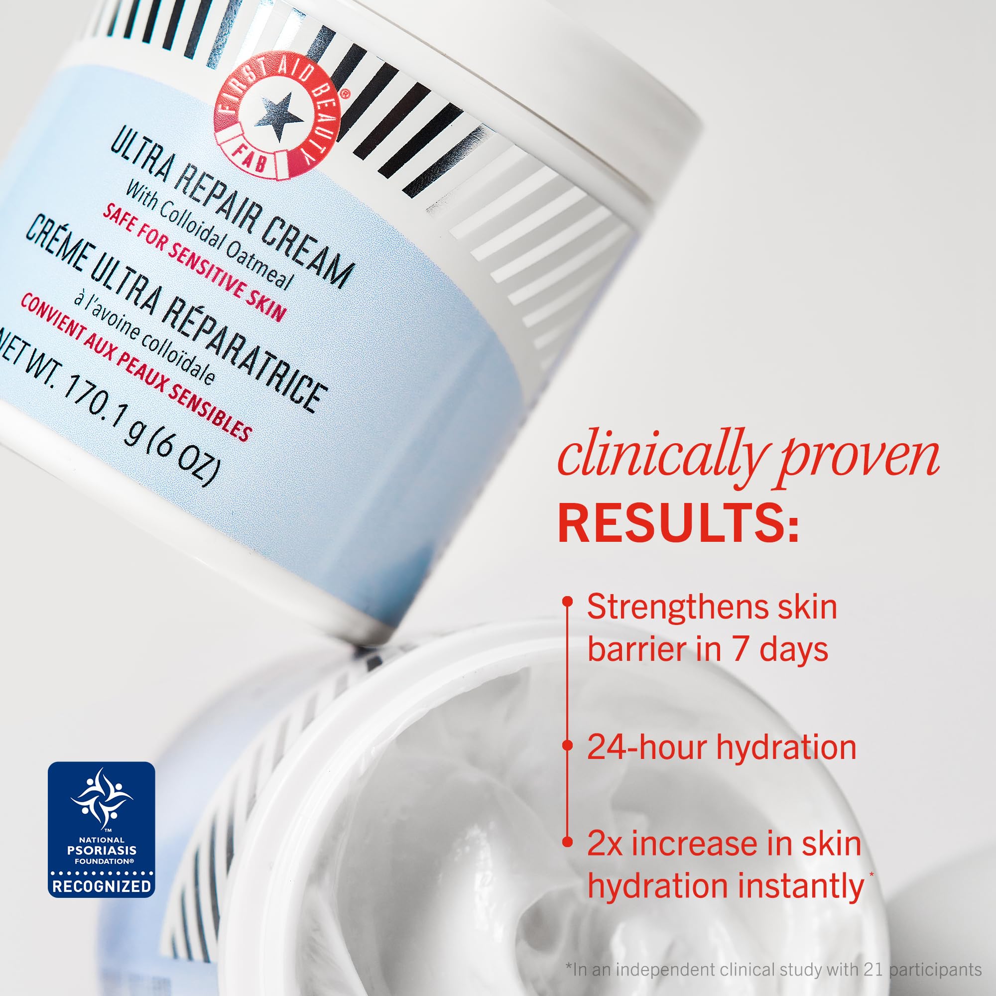 Texture légère et fouettée de First Aid Beauty Ultra Repair Cream pour un confort.