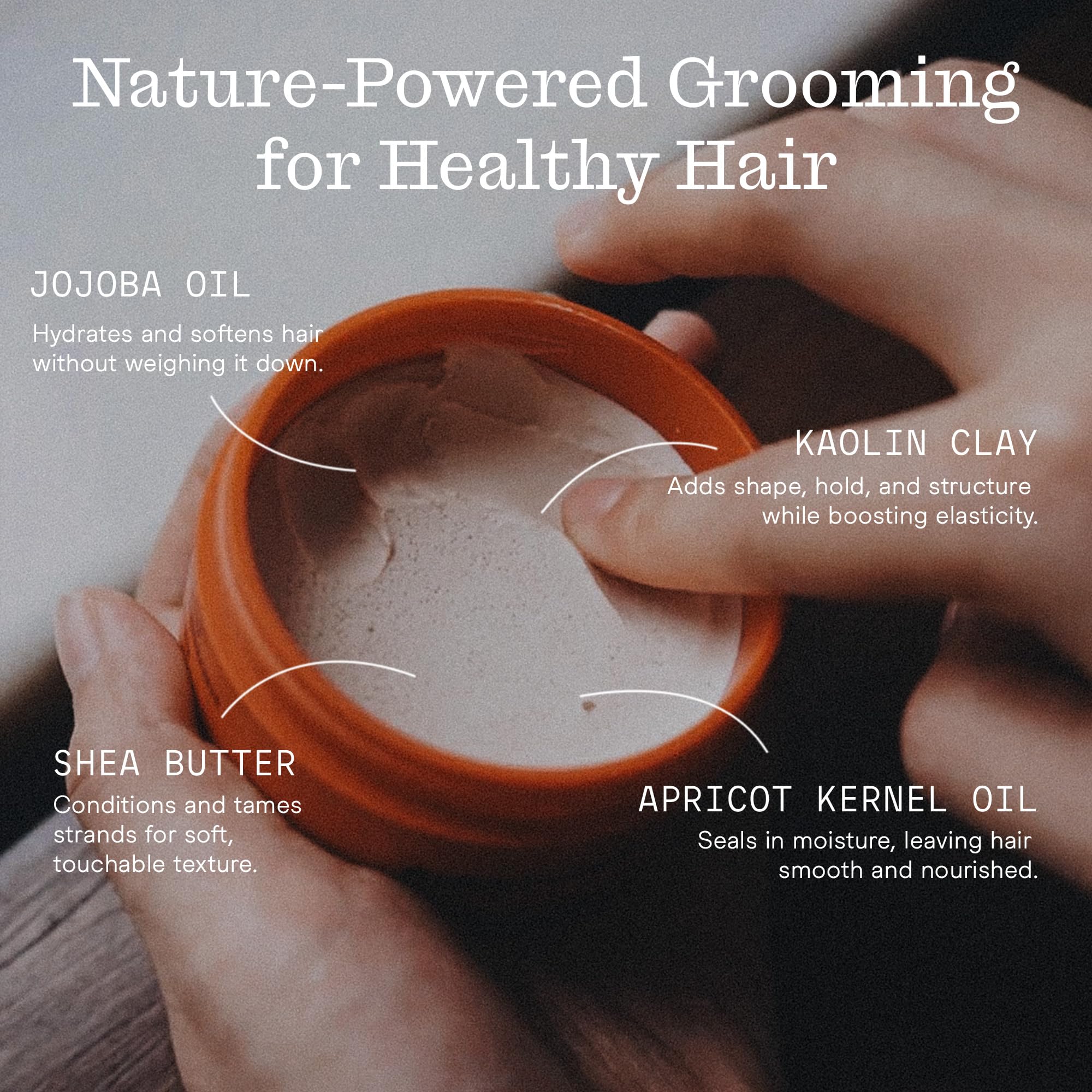 Firsthand pâte texturisante — application mains pour modeler les cheveux.