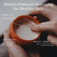 Firsthand pâte texturisante — application mains pour modeler les cheveux.