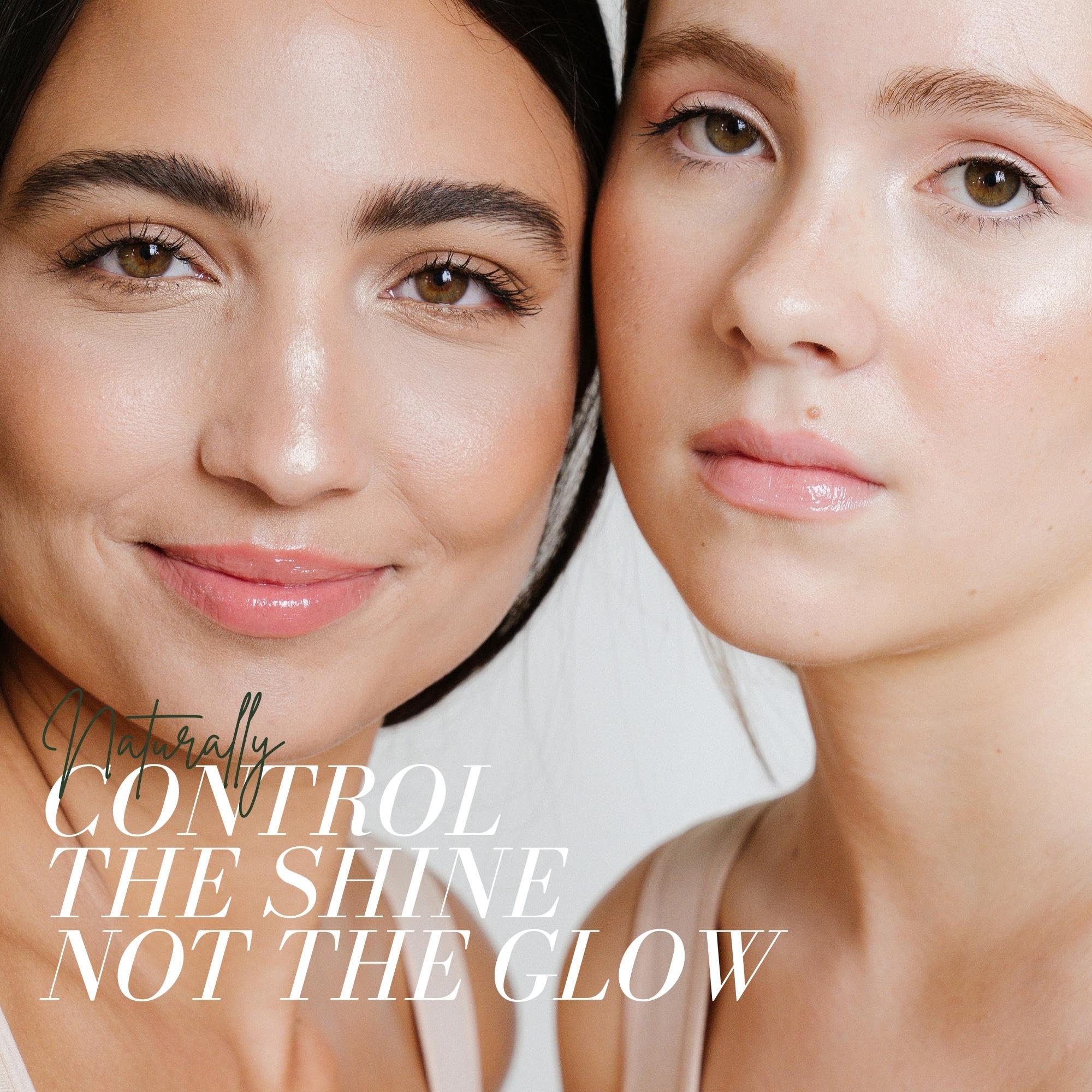 Application avec houppette Fitglow pour flouter les pores et lisser le teint.