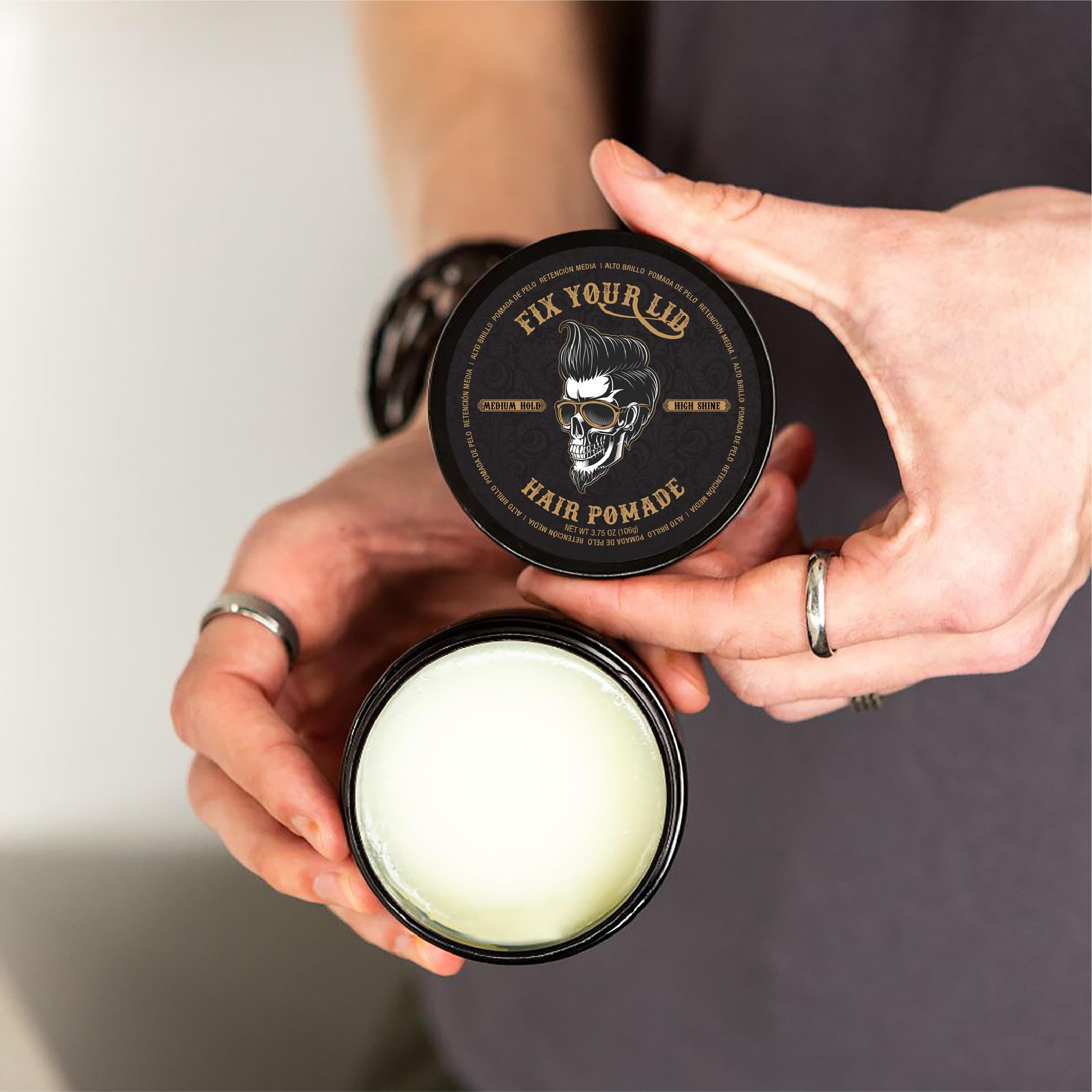 Fix Your Lid pomade: application facile, résultat sans gras et nettoyage rapide.