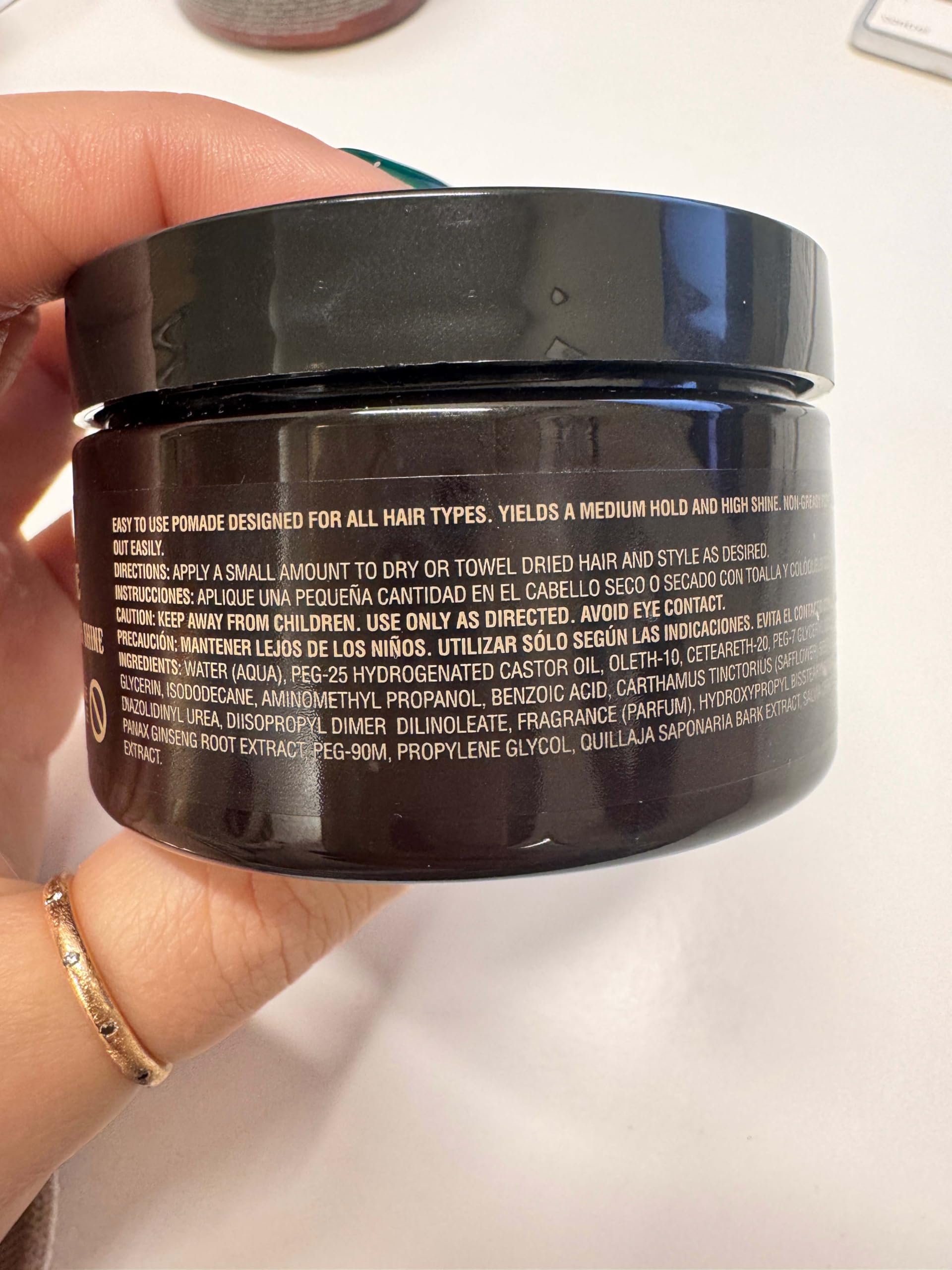 Fix Your Lid pomade: cheveux de tous types stylés avec une tenue fiable.