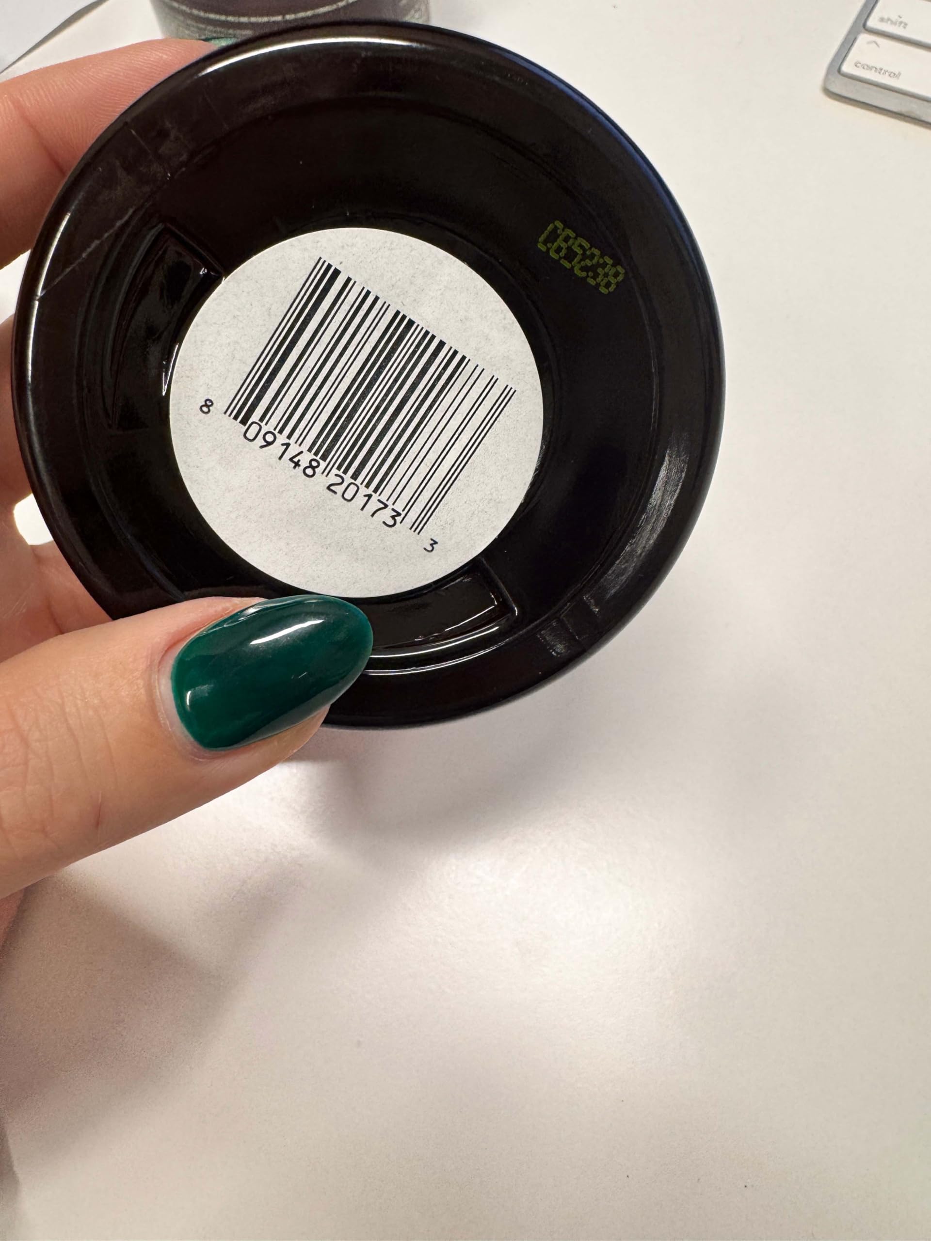 Fix Your Lid pomade: emballage compact et pratique pour voyage.