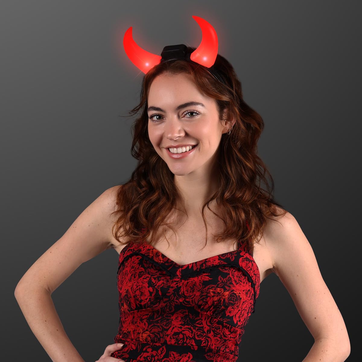 FlashingBlinkyLights serre-tête LED cornes diable rouges, lumière constante pour soirées et costumes.