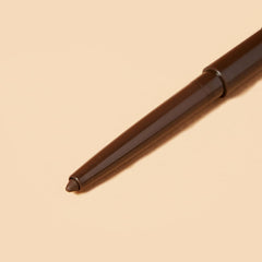FLOWER BEAUTY Forever Wear Onyx application : glisse douce pour un trait précis.