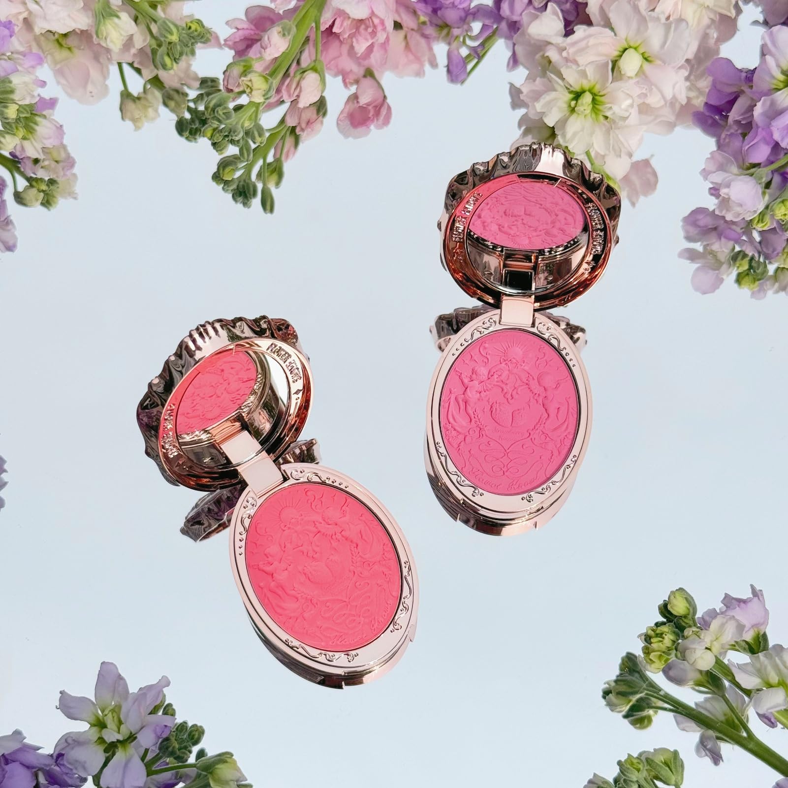Flower Knows coffret Rococo et motif décoratif sur vanity