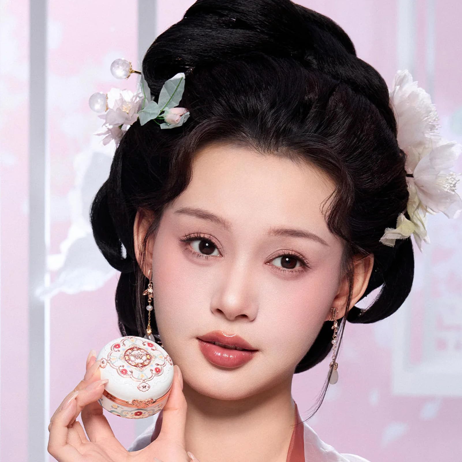 Flower Knows duo teintes sculptantes, poudre soyeuse pour peau naturelle.