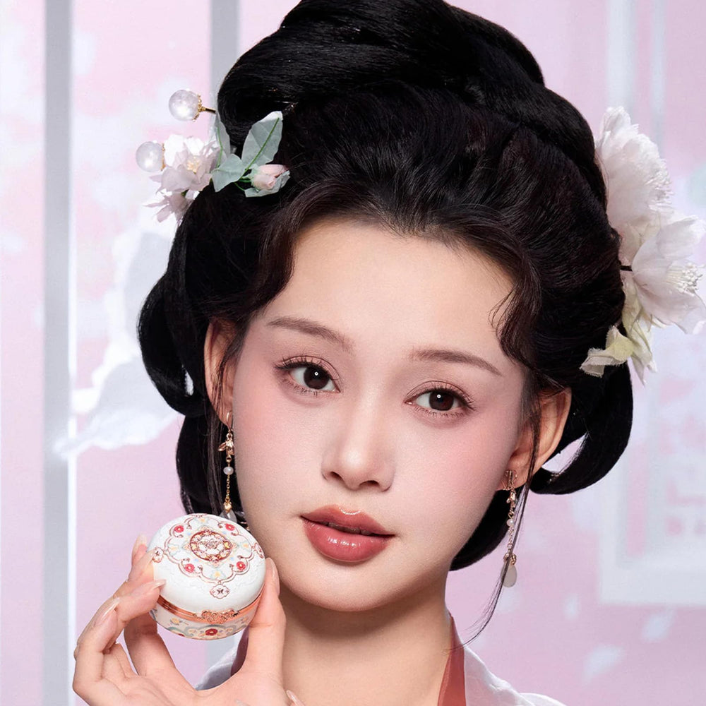 Flower Knows duo teintes sculptantes, poudre soyeuse pour peau naturelle.
