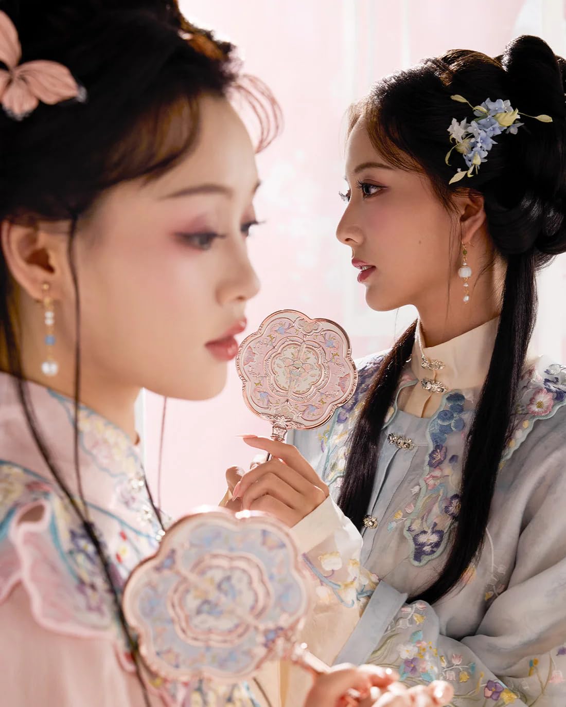 Flower Knows miroir-de-poche-poignee-longue-nuage-papillon-lotus-rose, parfait en voyage