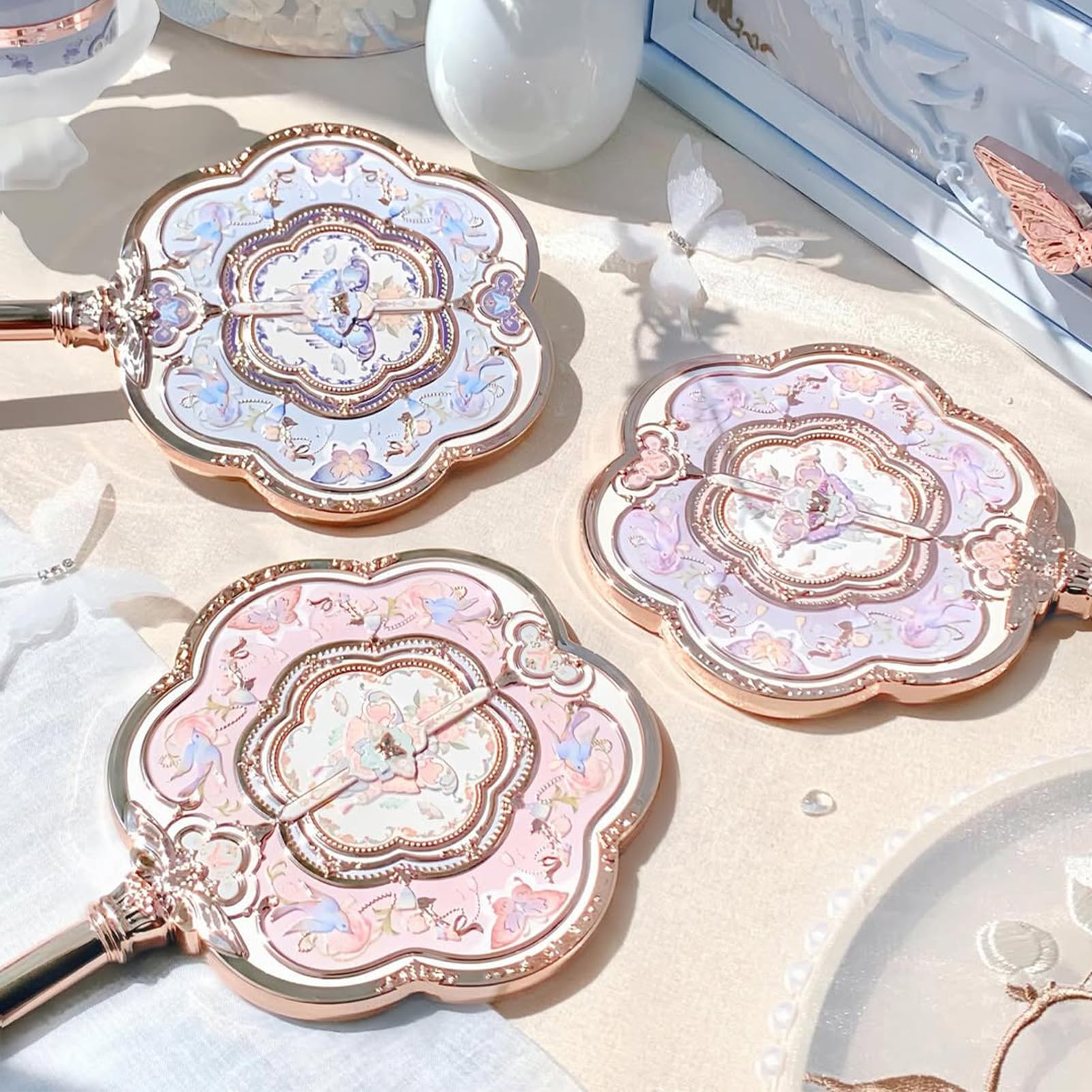 Flower Knows miroir-usage-quotidien-nuage-papillon-lotus-rose, touche sophistique