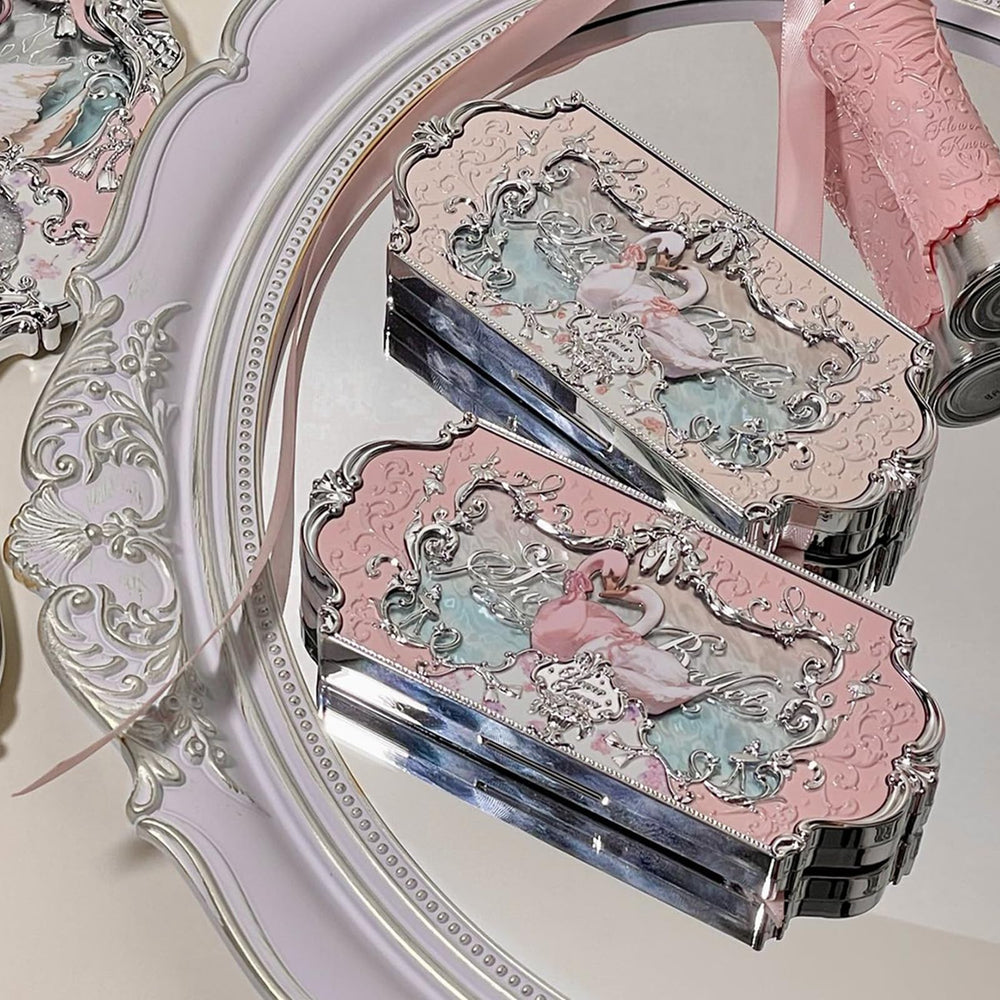 Format portable Flower Knows Swan Ballet – pratique pour retouches en déplacement.