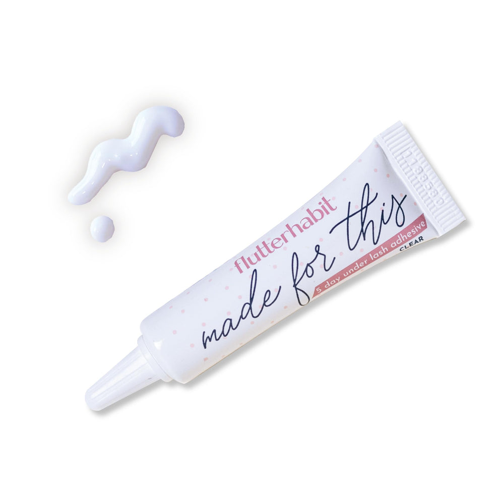 FlutterHabit adhésif clair – flacon mis en avant pour une tenue naturelle des extensions