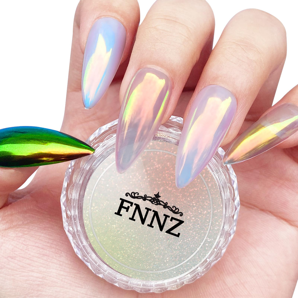 Poudre FNNZ Chrome Licorne: réflexion irisée sur les ongles pour un look spectaculaire.