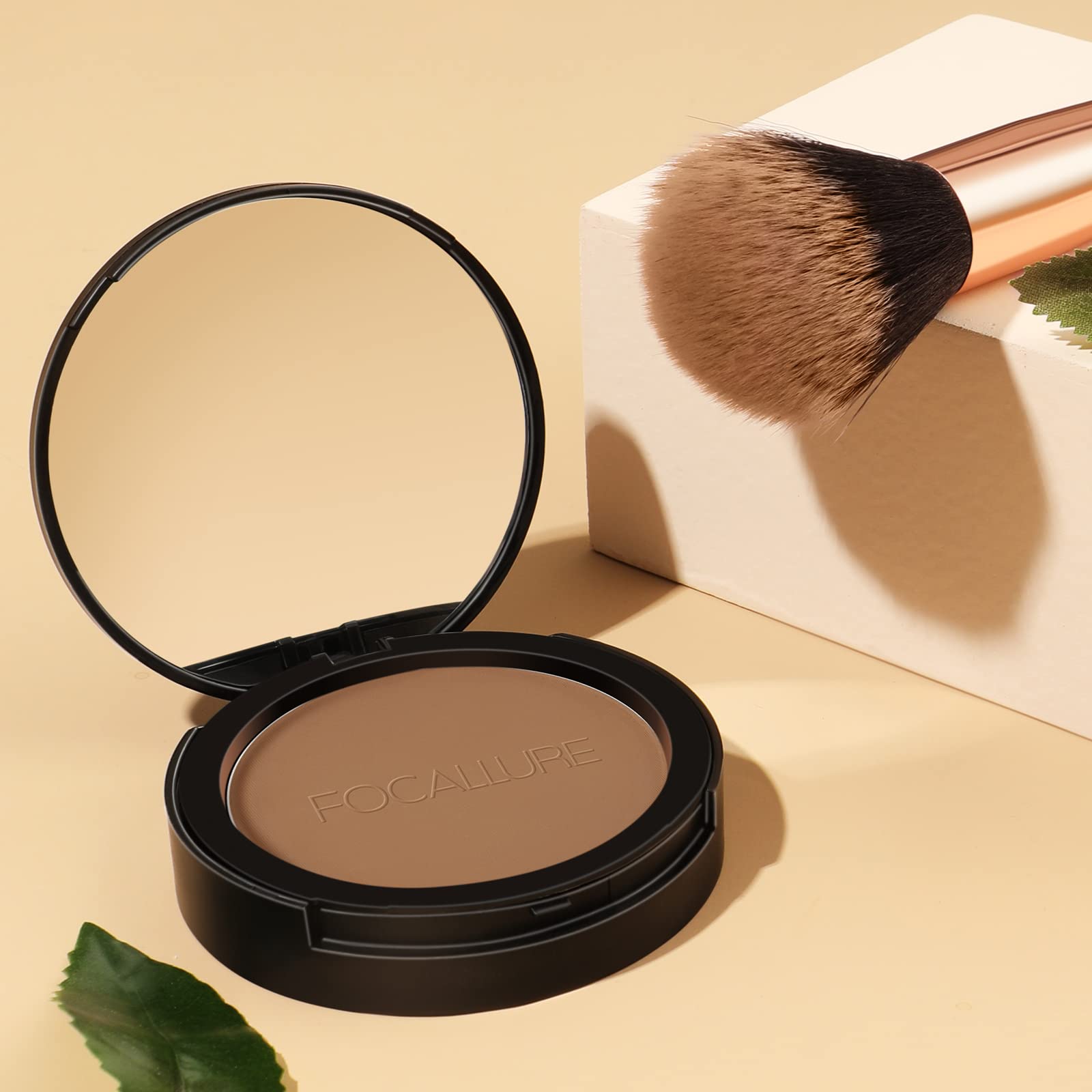 FOCALLURE Poudre Pressée Mat Amande — fini durable sans bavure.