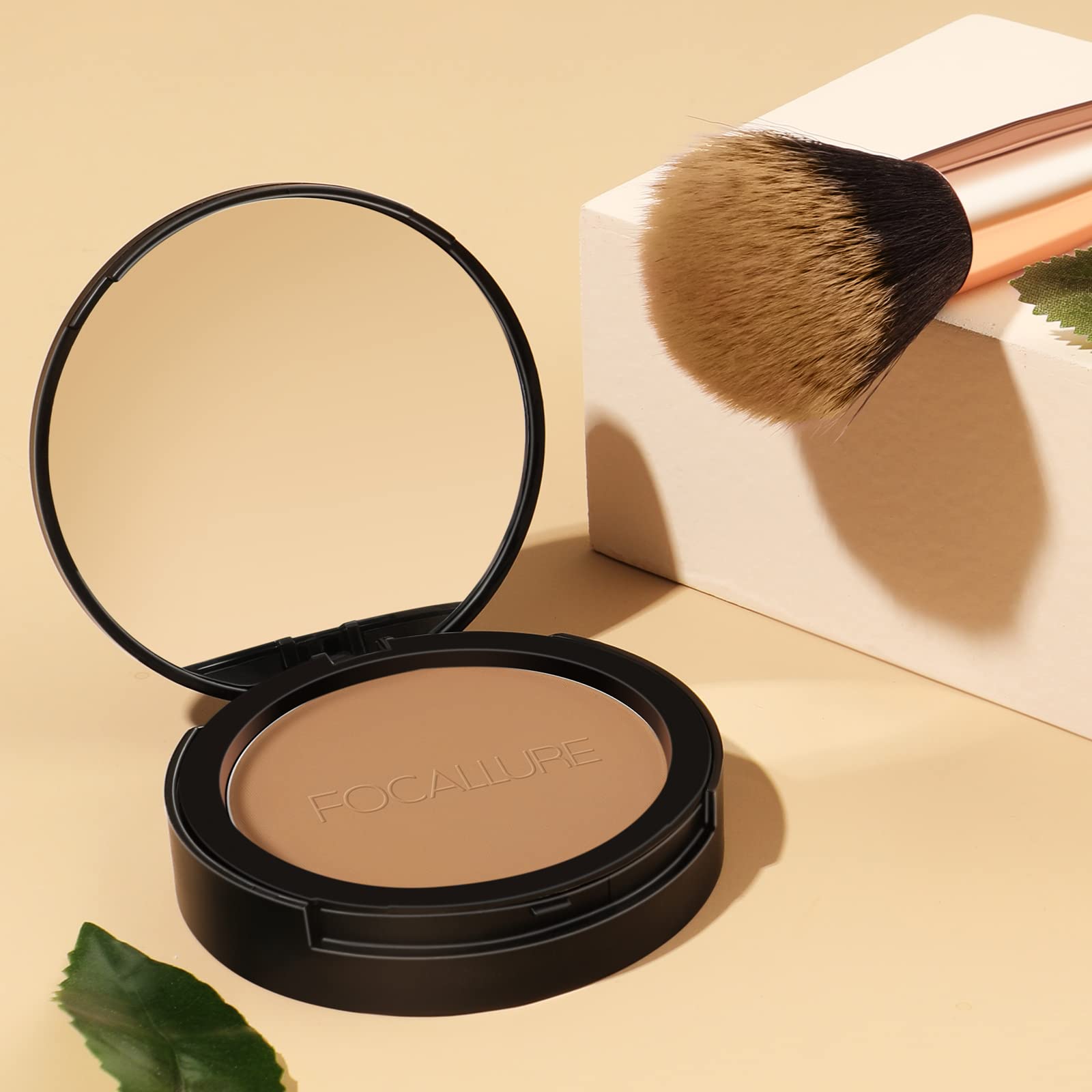 FOCALLURE poudre pressée – peut être utilisée seule ou sur fond de teint pour fixer le look