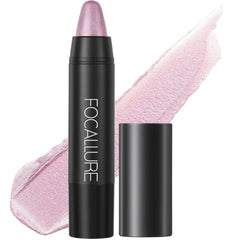 FOCALLURE Ultra Chic Lipstick, couleur rouge vibrante et fini lumineux sur les lèvres.
