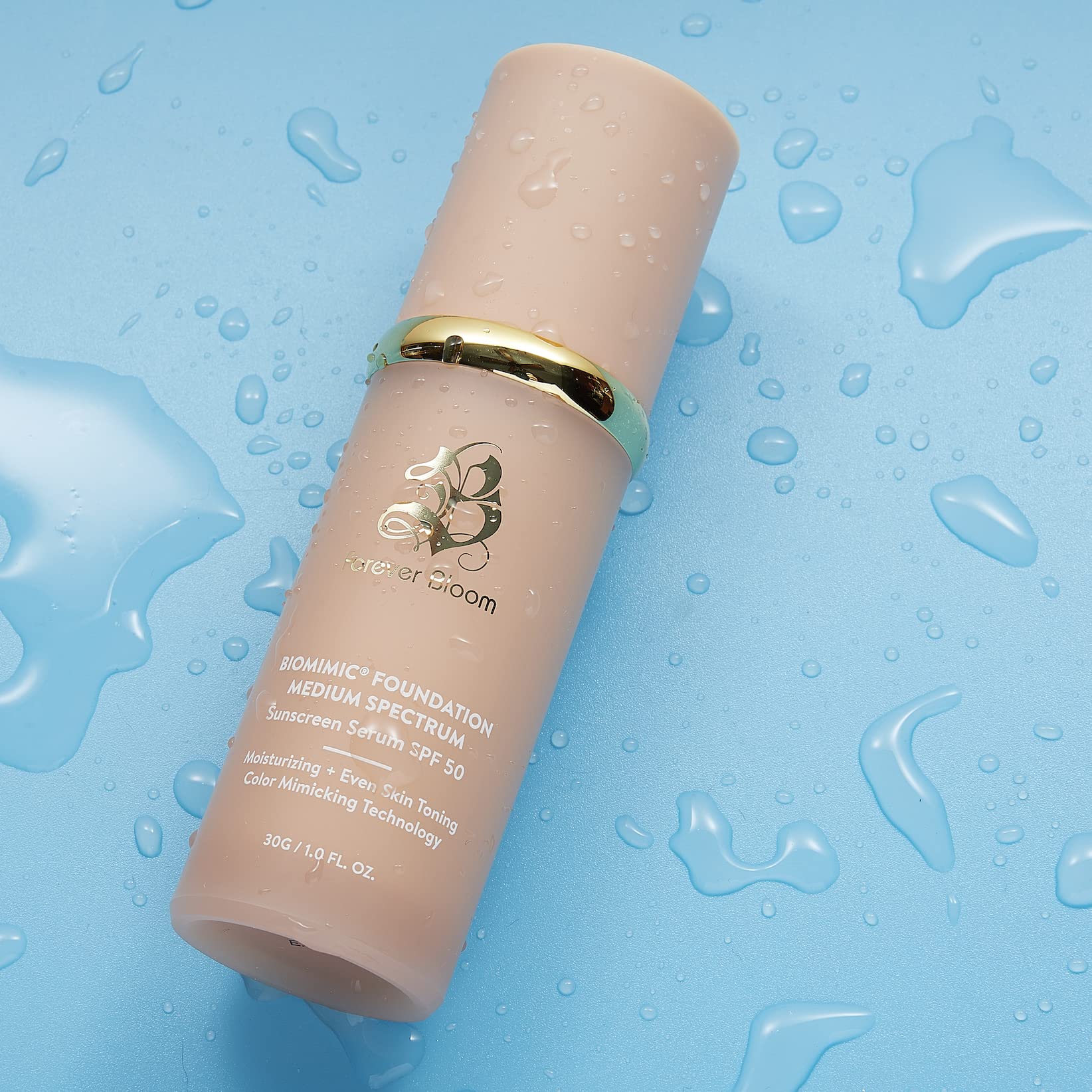 Forever Bloom Bio Mimic Foundation application douce pour peau lumineuse et uniforme.