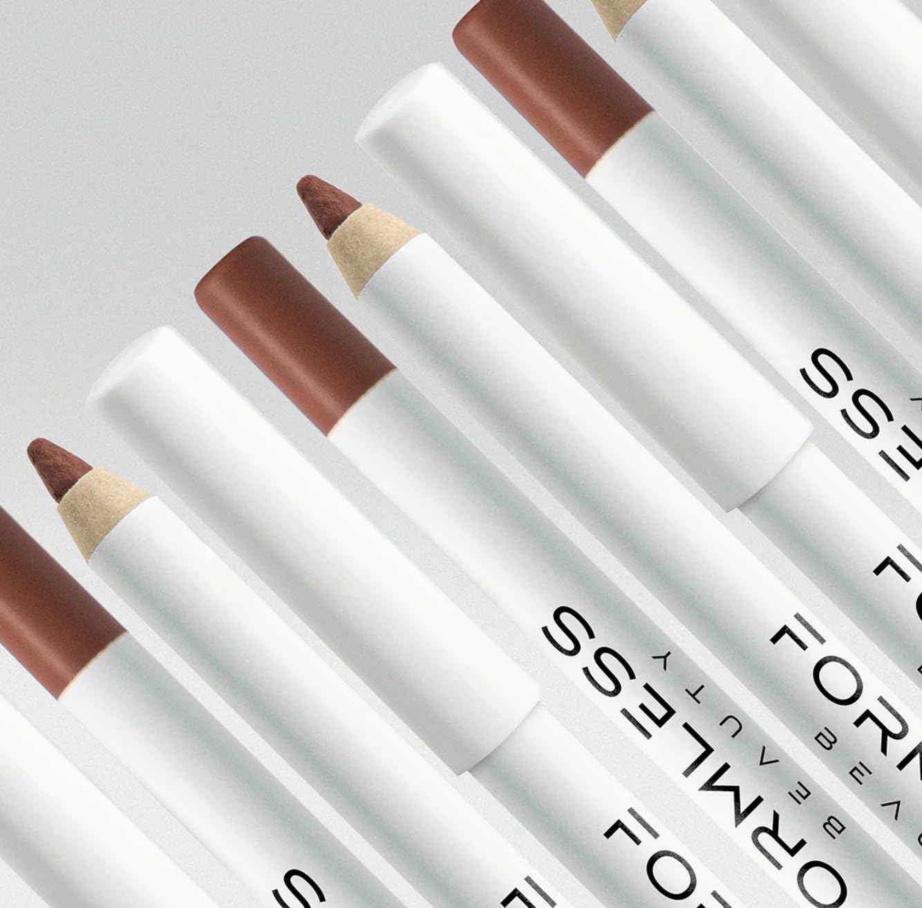 Formless Beauty Lip Liner — look nude naturel pour usage quotidien.