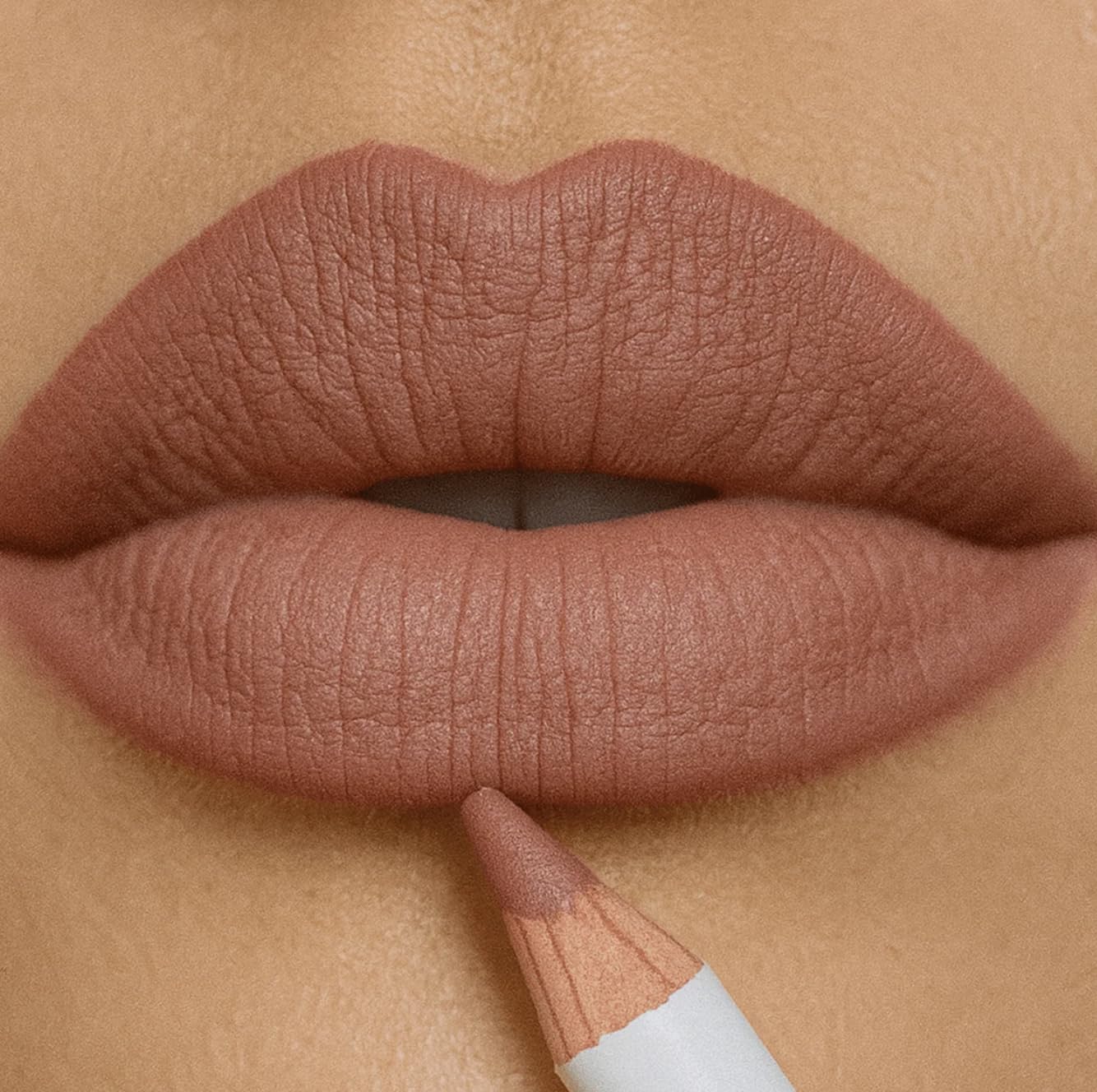 Formless Beauty Lip Liner — tenue longue durée sur les lèvres.
