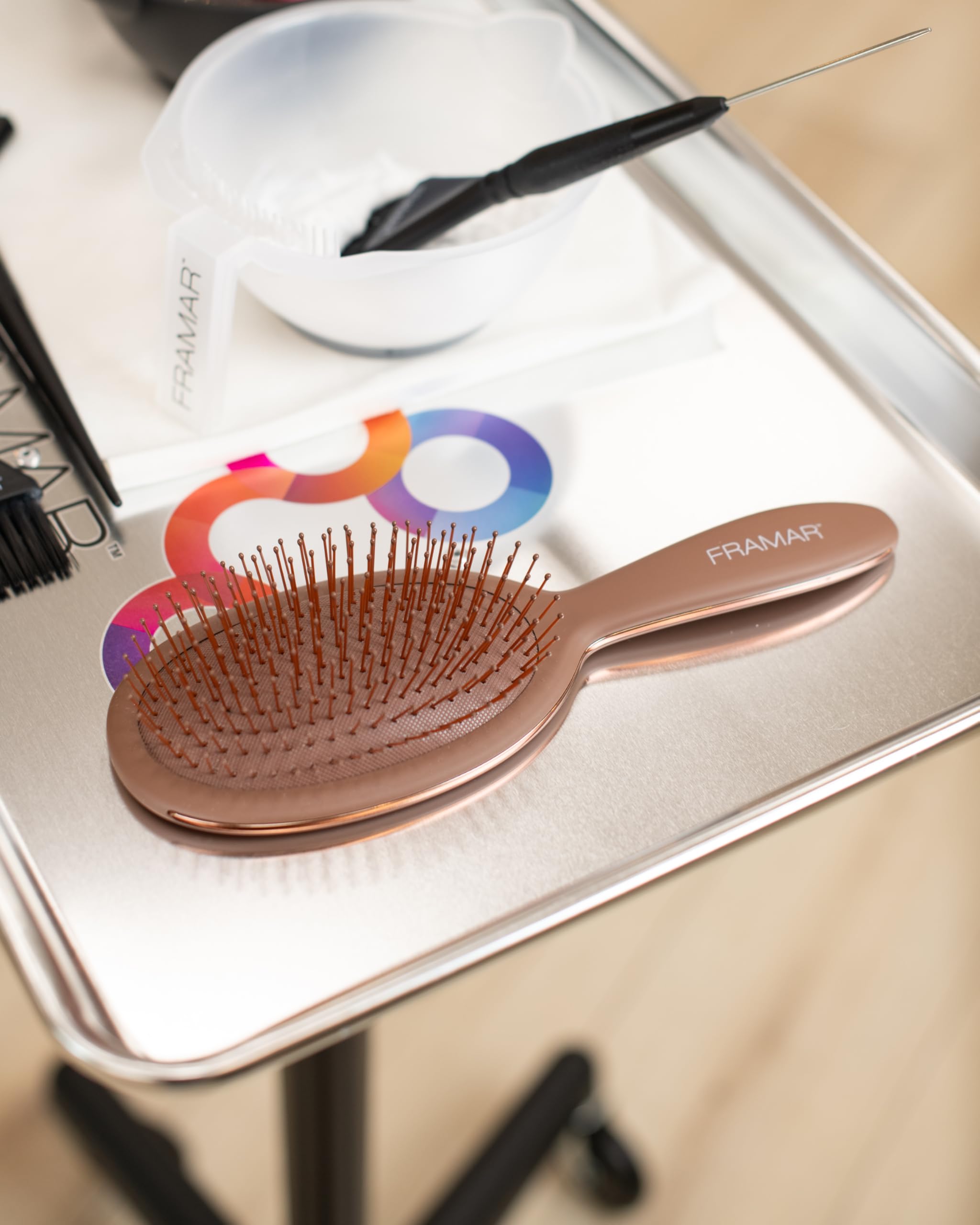 FRAMAR brosse démêlage chocolat, cheveux noueux : douceur et glisse sans douleur.