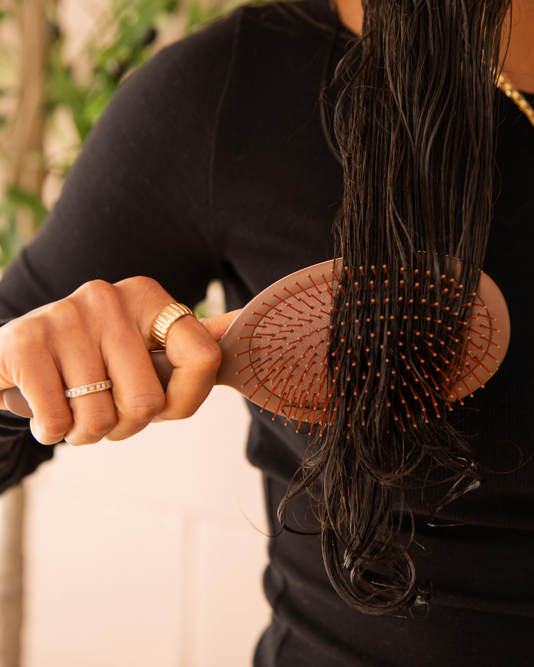 FRAMAR brosse démêlage chocolat, réduction de la casse : cheveux plus résistants après usage.