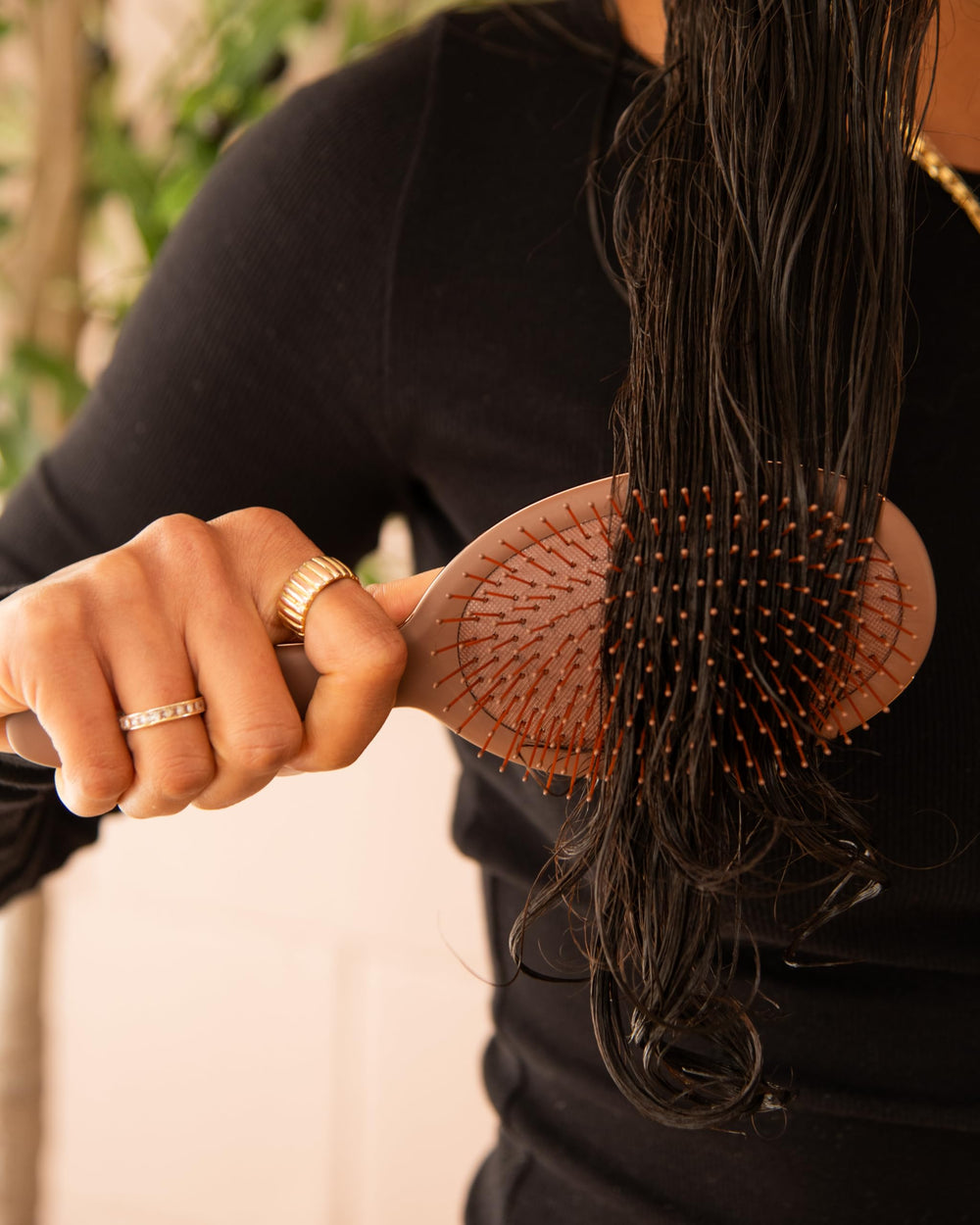 FRAMAR brosse démêlage chocolat, réduction de la casse : cheveux plus résistants après usage.