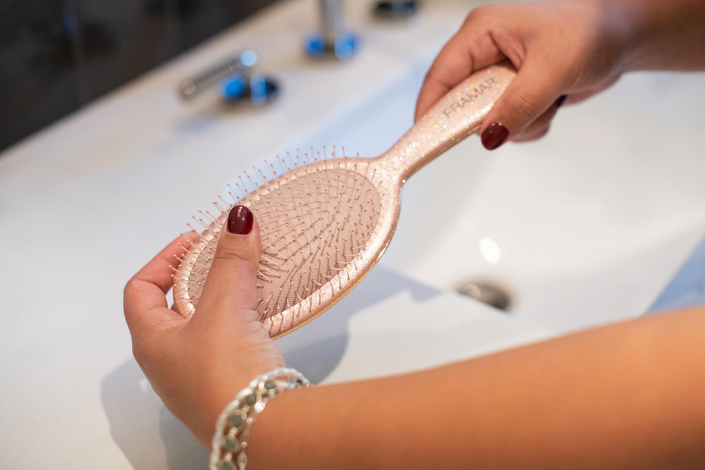 FRAMAR brosse démêlante usage quotidien rose soin rapide.