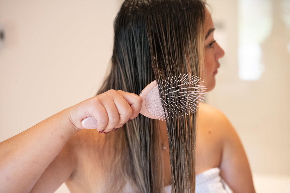 FRAMAR brosse glitter rose accessoire coiffure glamour quotidien.