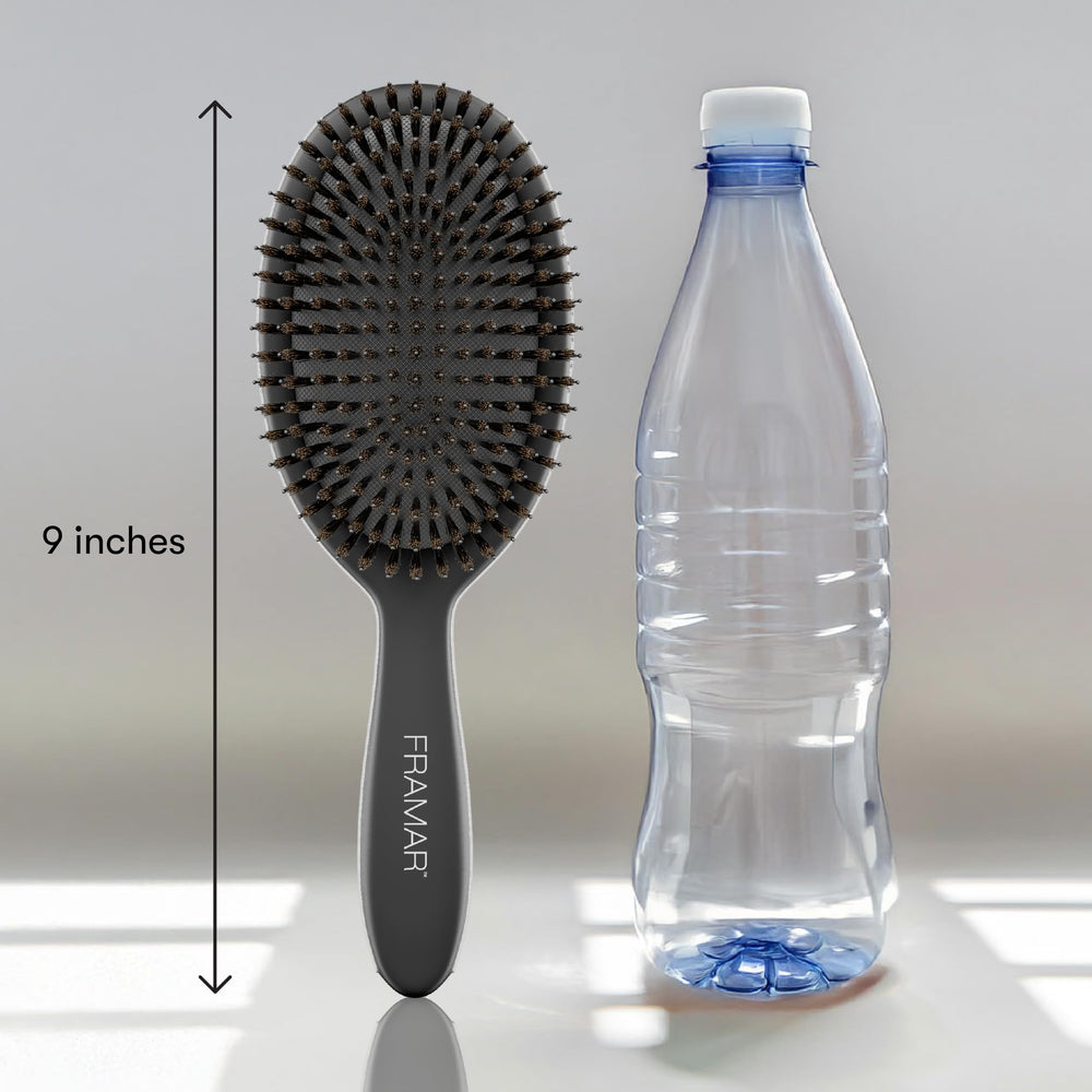 FRAMAR design noir alliant efficacité et élégance lors du brushing.