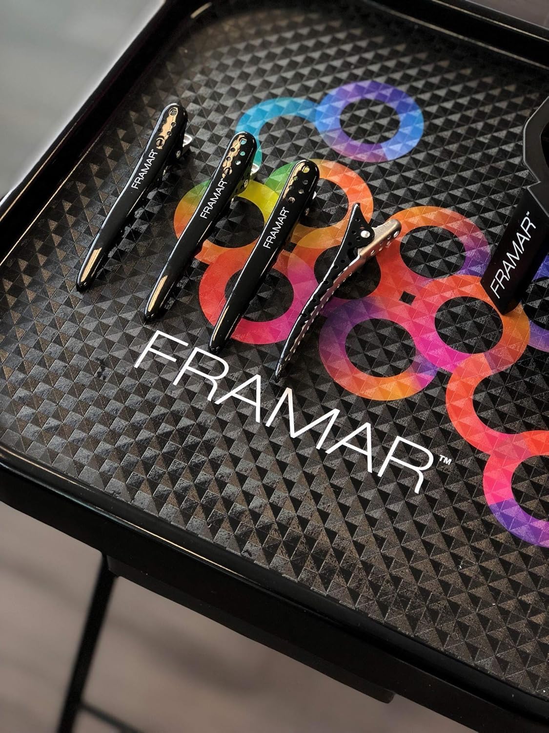 FRAMAR clip cheveux noir, maintien précis des sections lors du balayage.
