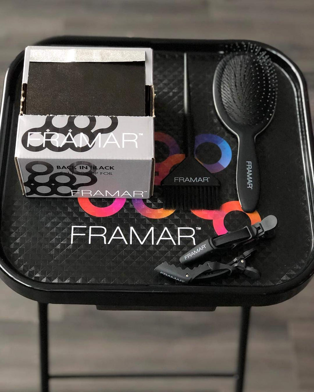 Framar Feuilles noir pop-up, organisation facile et espace réduit.