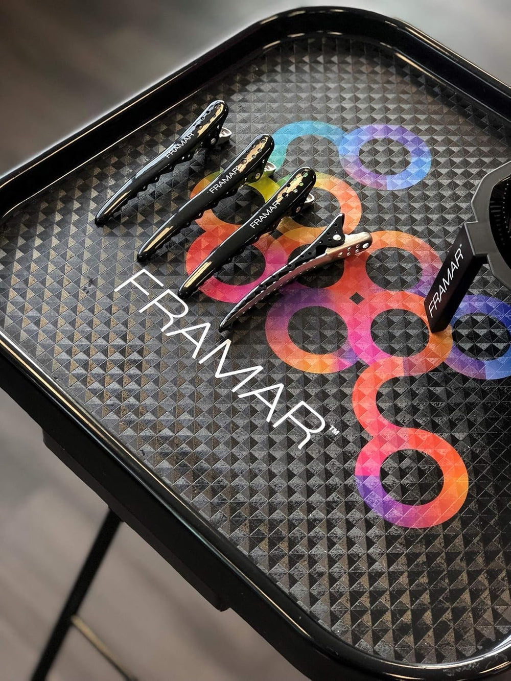 FRAMAR pince cheveux métallique robuste et durable pour coiffage et soins.