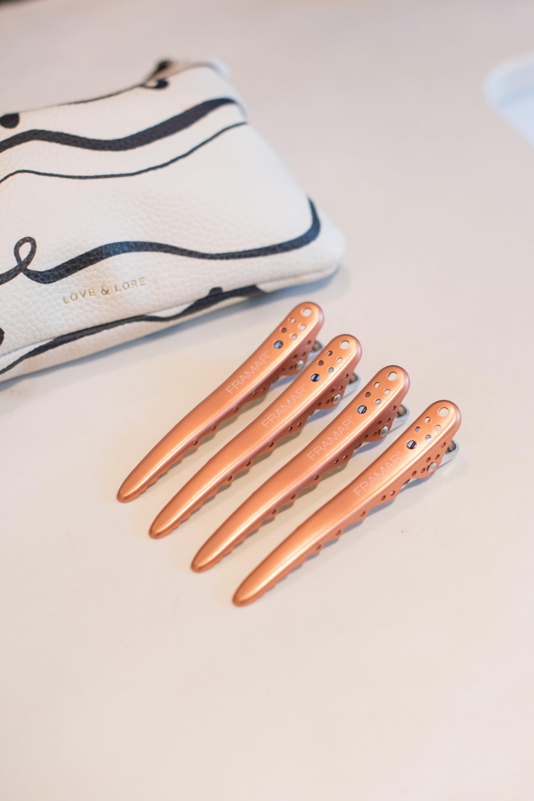 Pinces Framar durables pour coloration et soins capillaires.
