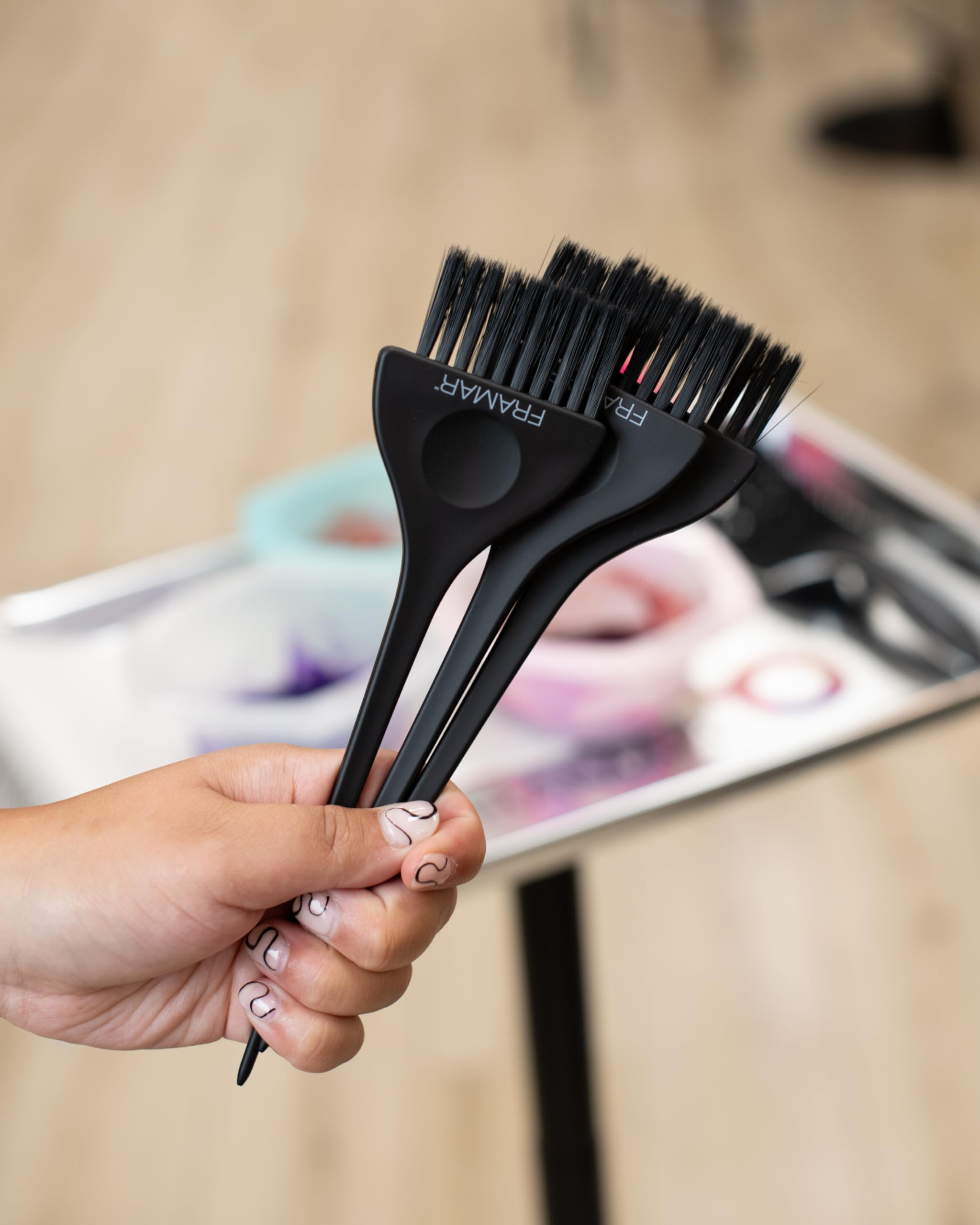 FRAMAR brosse coloration, poils AccuSoft offrant contrôle optimal lors du dépôt de couleur.