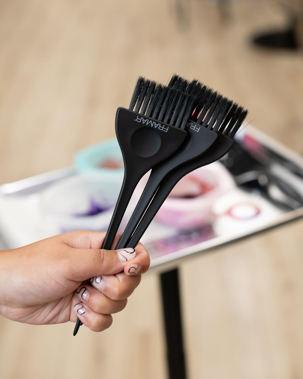 FRAMAR brosse coloration, poils AccuSoft offrant contrôle optimal lors du dépôt de couleur.