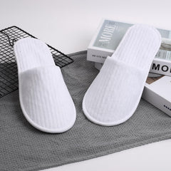 Chaussons Frcctre en peluche corail, douceur et confort.