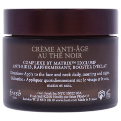 Texture onctueuse Fresh Crème Anti-âge thé noir, effet lissant.