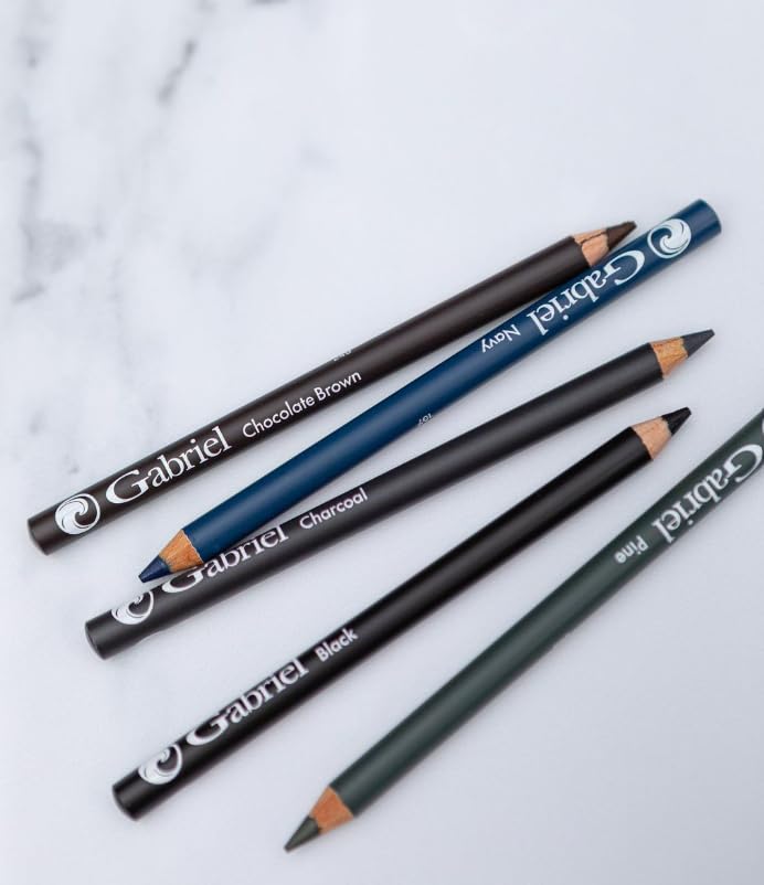 Gabriel Cosmetics crayon pour les yeux brun format compact, idéal pour voyage.