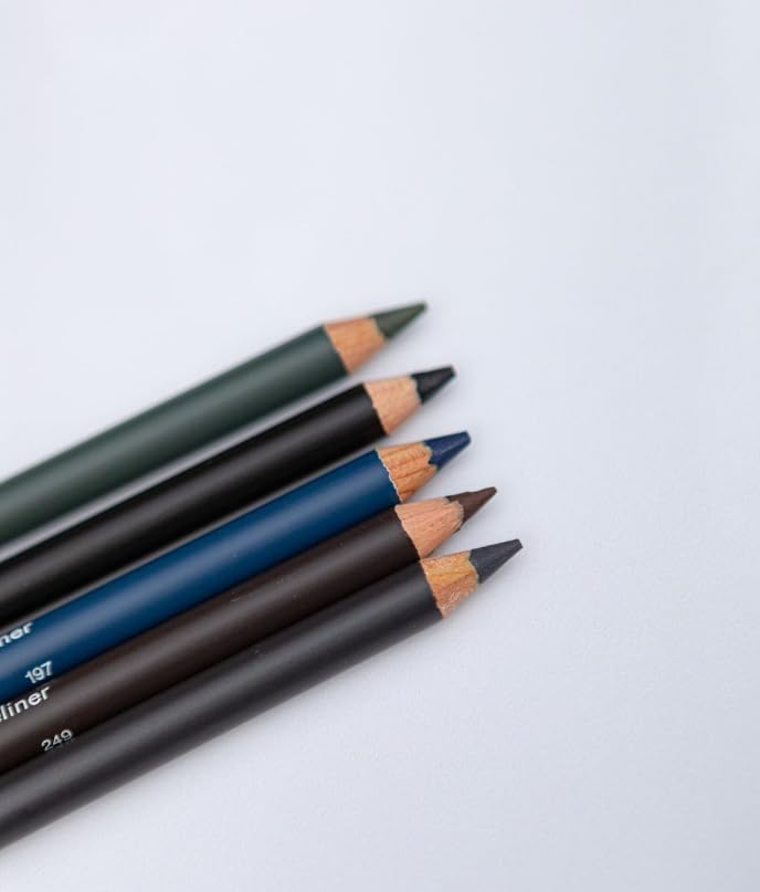 Gabriel Cosmetics crayon pour les yeux brun aspect naturel et durable pour un usage quotidien.