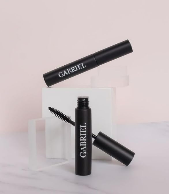 Gabriel Cosmetics Mascara Noir Brun – application facile grâce à une brosse guidante.
