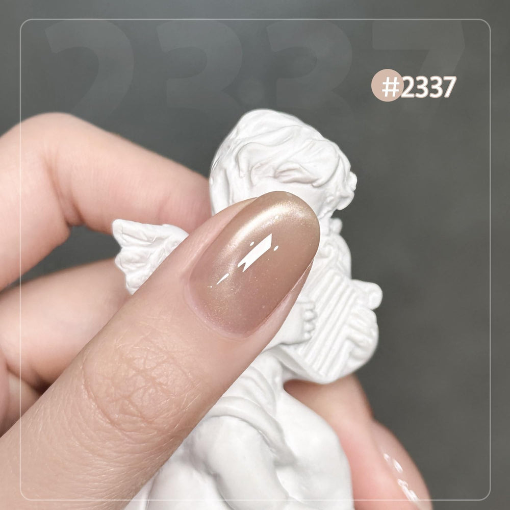 GAOY vernis oeil-de-chat argent reflets, pour une excellente tenue.