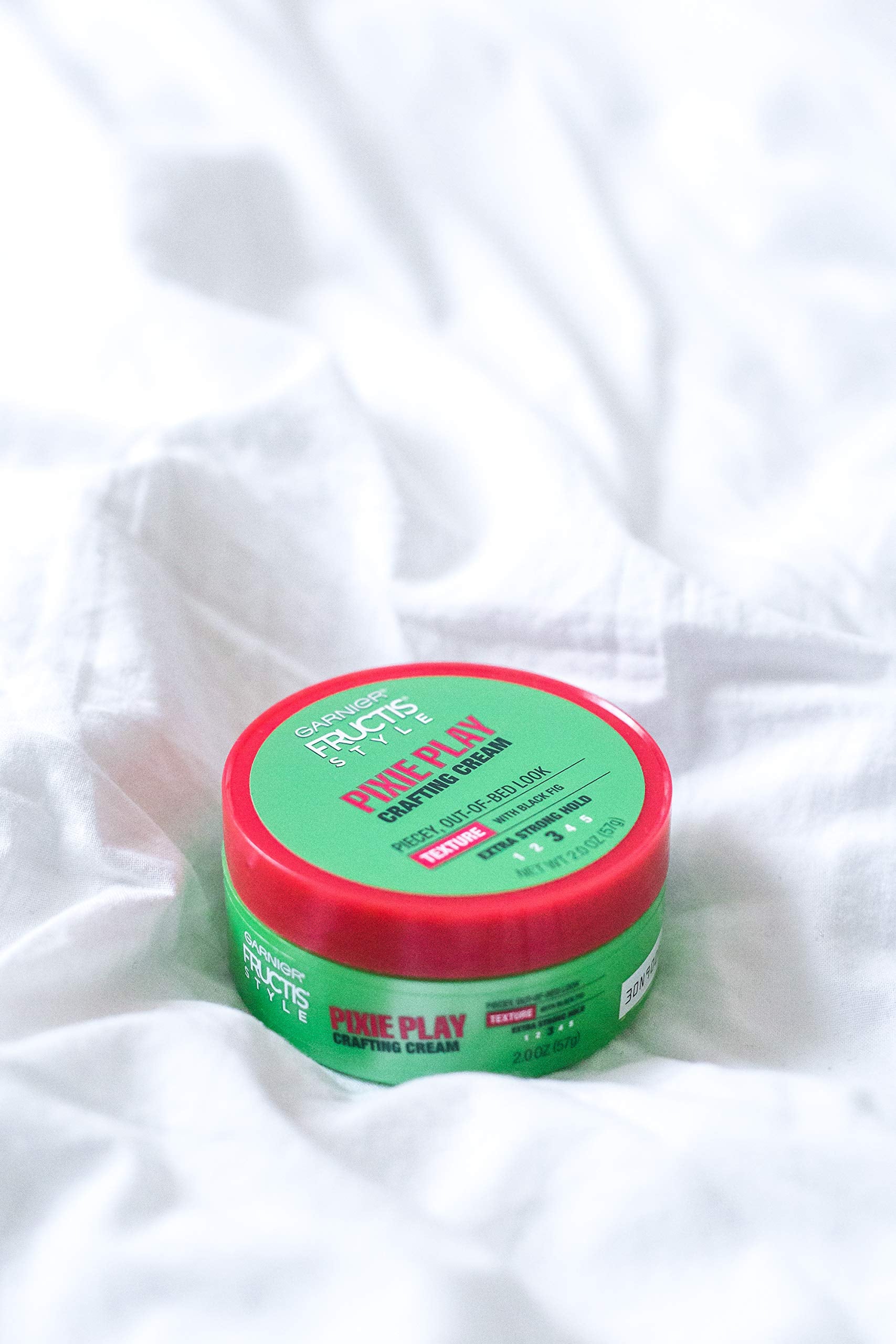 Garnier Fructis Pixie Play Cream, application manuelle pour contrôle et texture naturelle