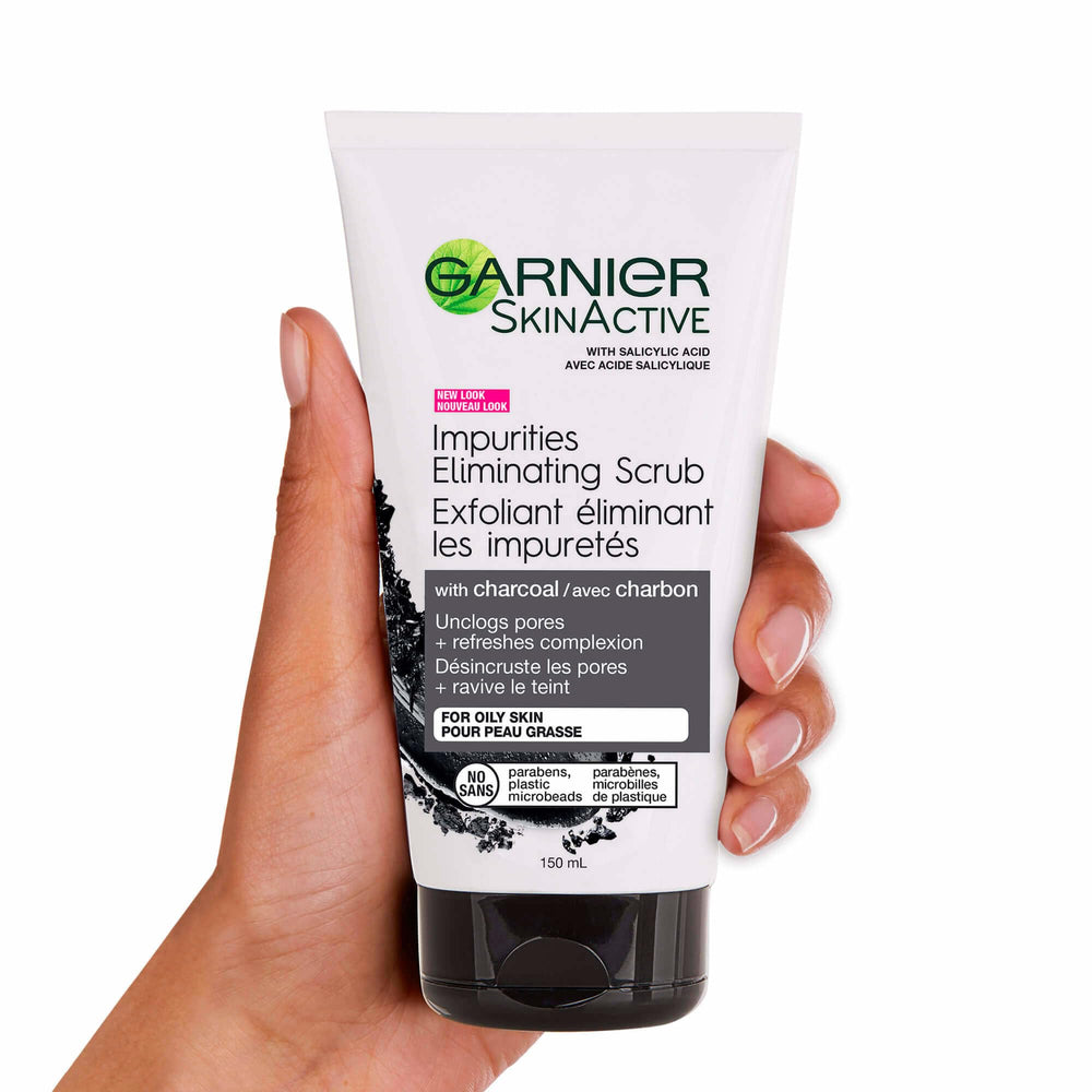 Garnier SkinActive Charbon application visage, massage pour peau lumineuse.