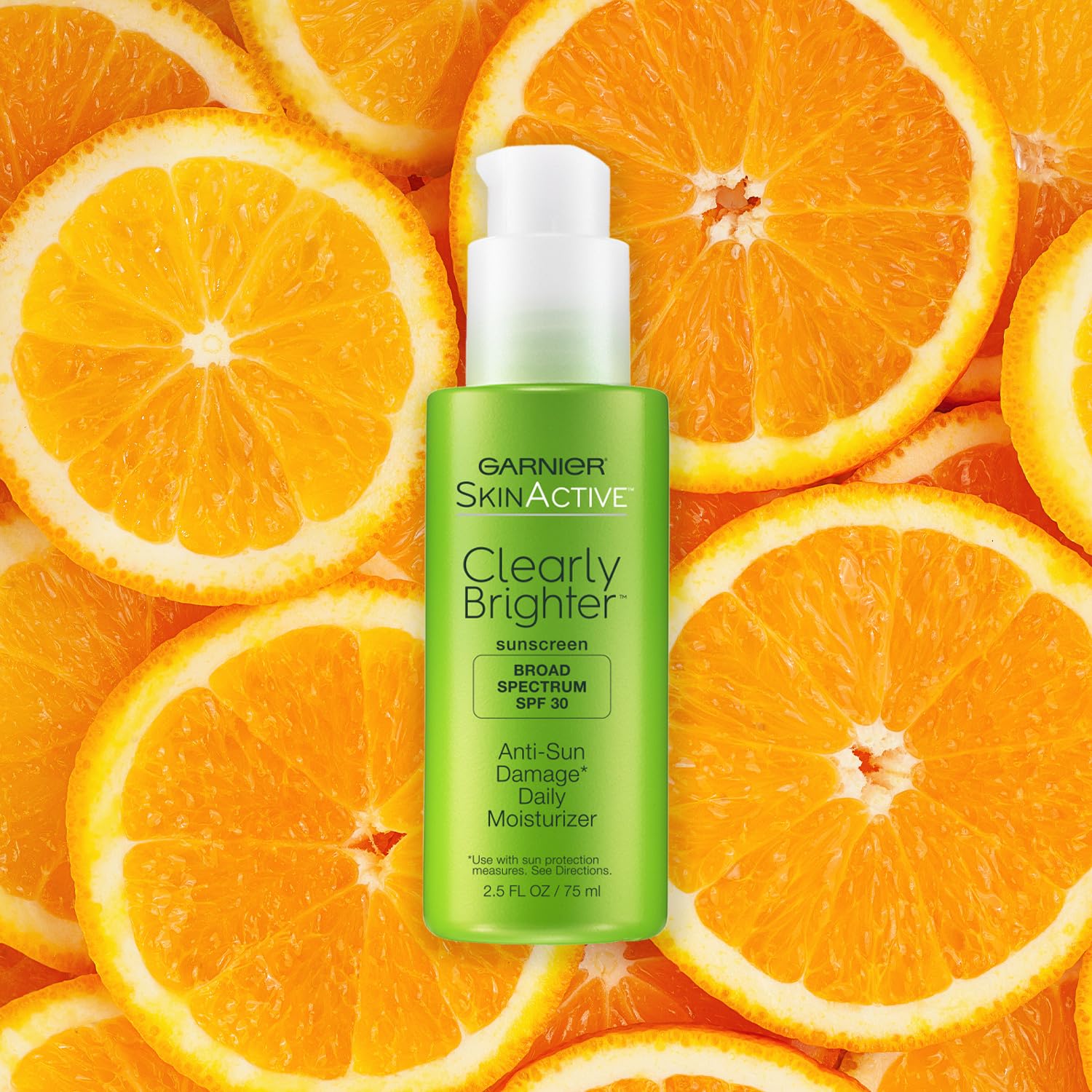 Emballage clair Garnier, étiquette lisible, idéal pour intégrer un soin solaire quotidien.