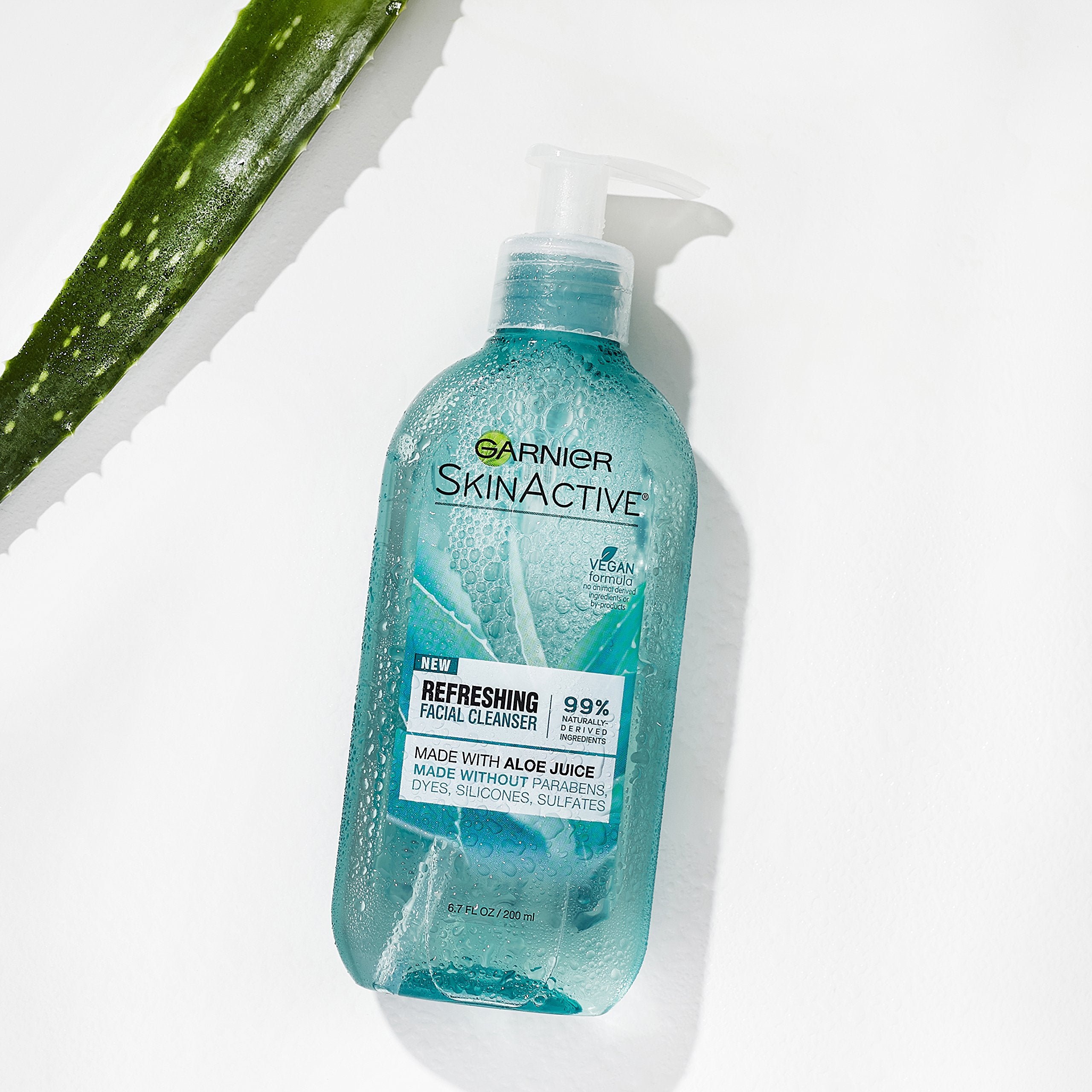 Garnier SkinActive Aloe : mousse légère éliminant impuretés et pollution pour une peau propre.