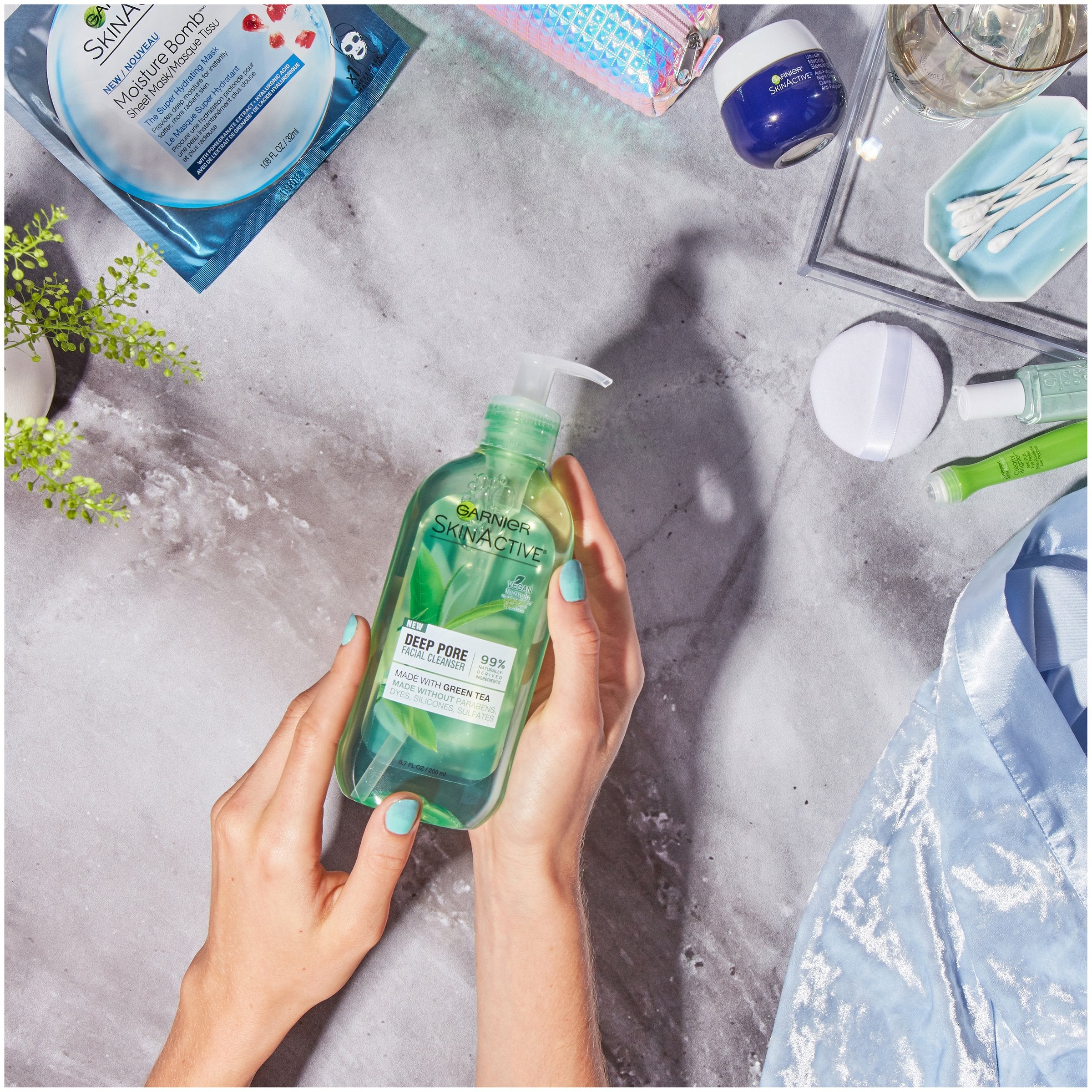 Garnier SkinActive: sans-parabenes ni colorants pour peau sensible.